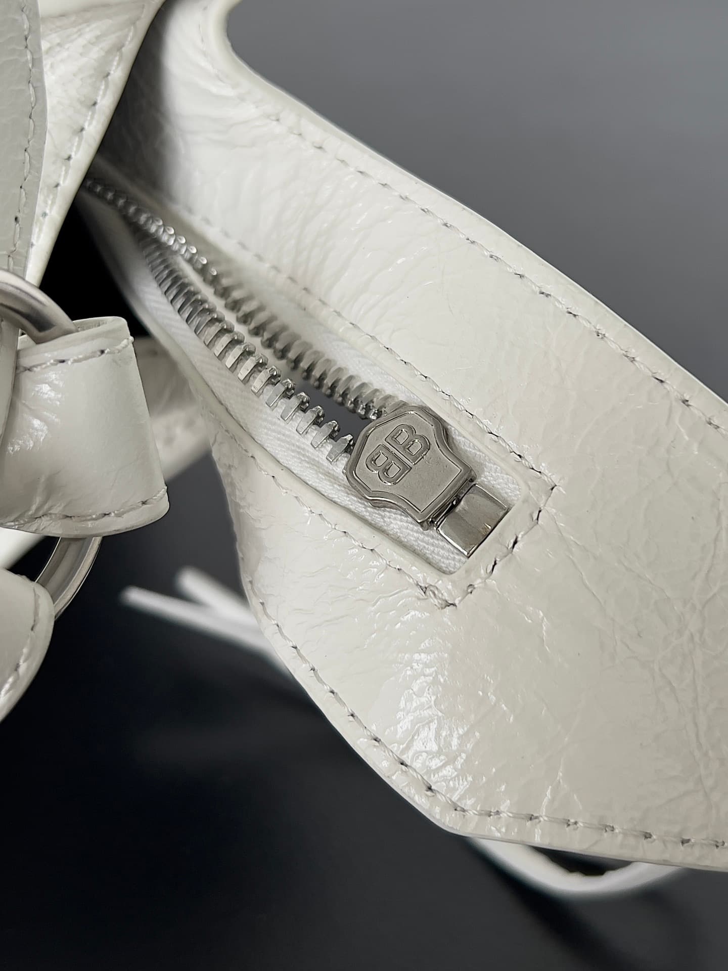 Balenciaga Small Neo Cagole City bag in White lambskin leather High