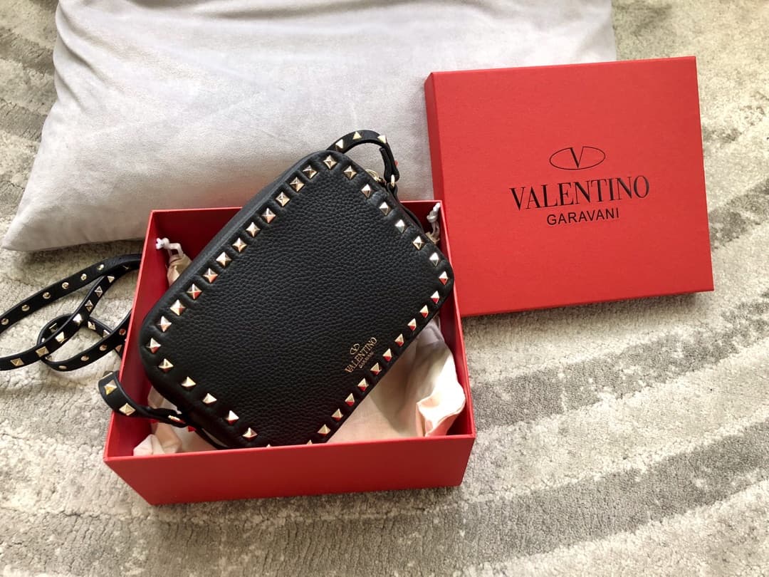 Valentino Garavani Rockstud Camera Bag in black calfskin leather High