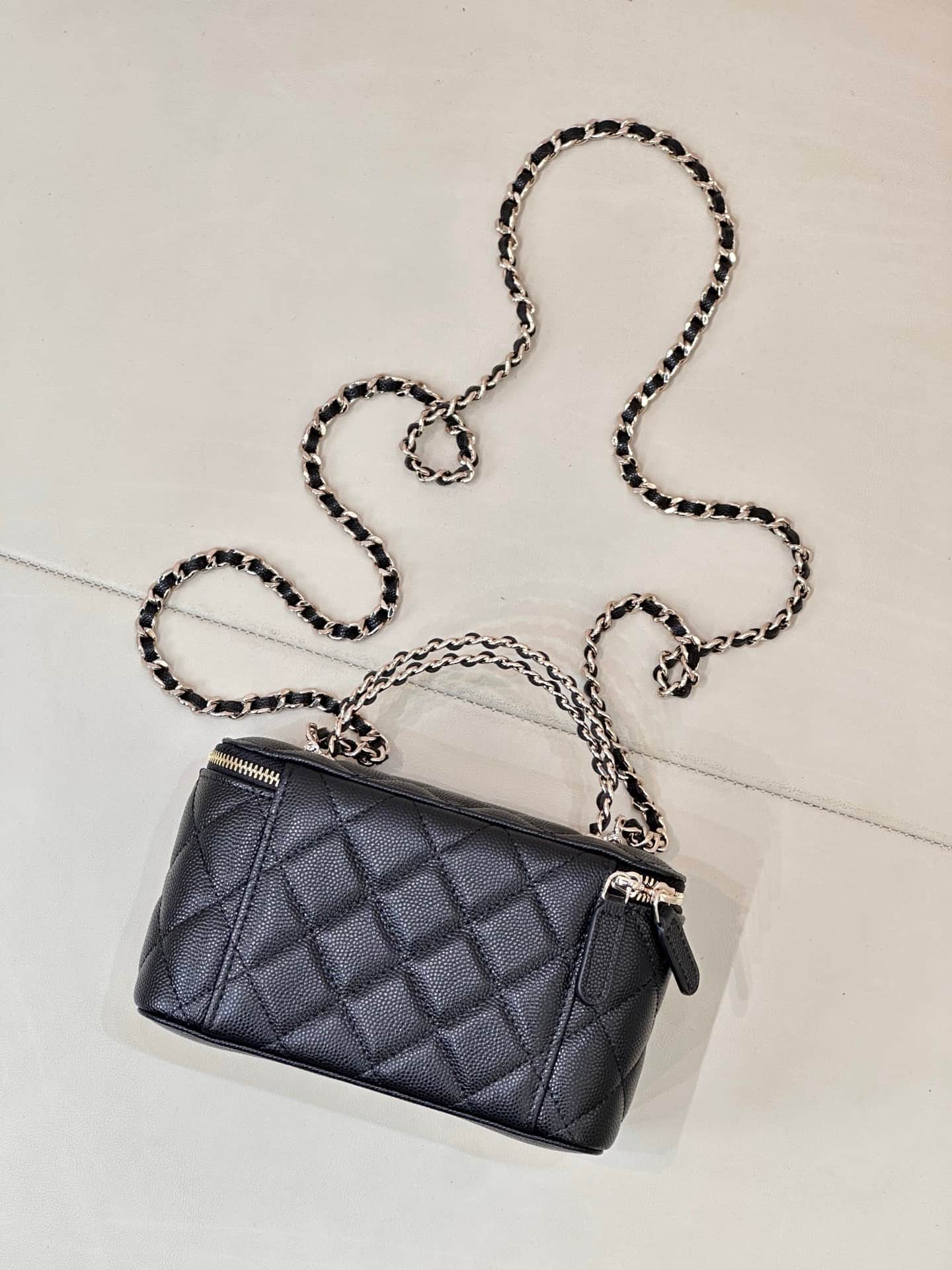Chanel Classic Top Handle Vanity Case Grained Calfskin& Gold-Tone Metal Black AP5182 TOP