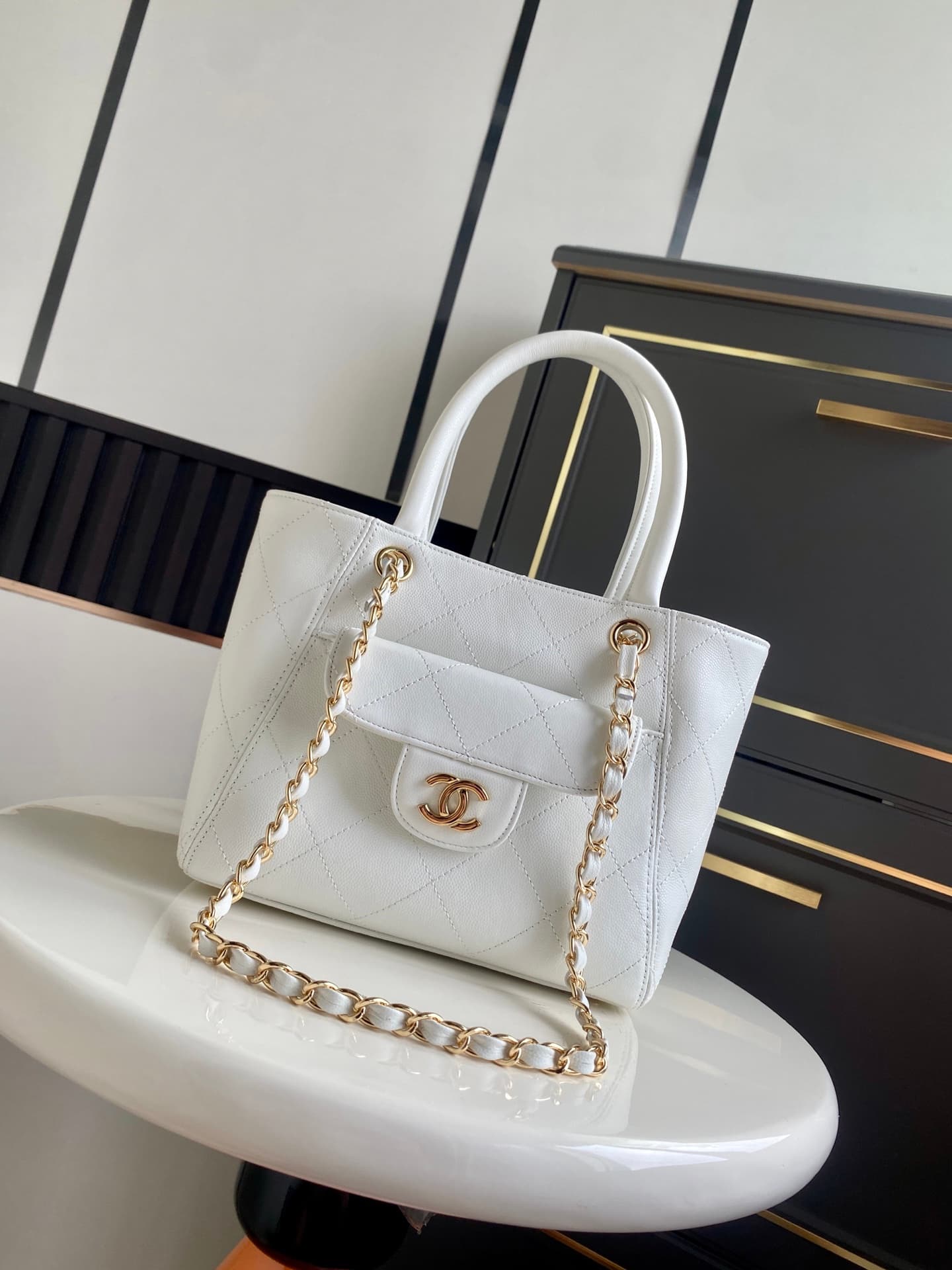 Chanel Tote Bag Grained Calfskin&Gold-Tone Metal White AS6025 High