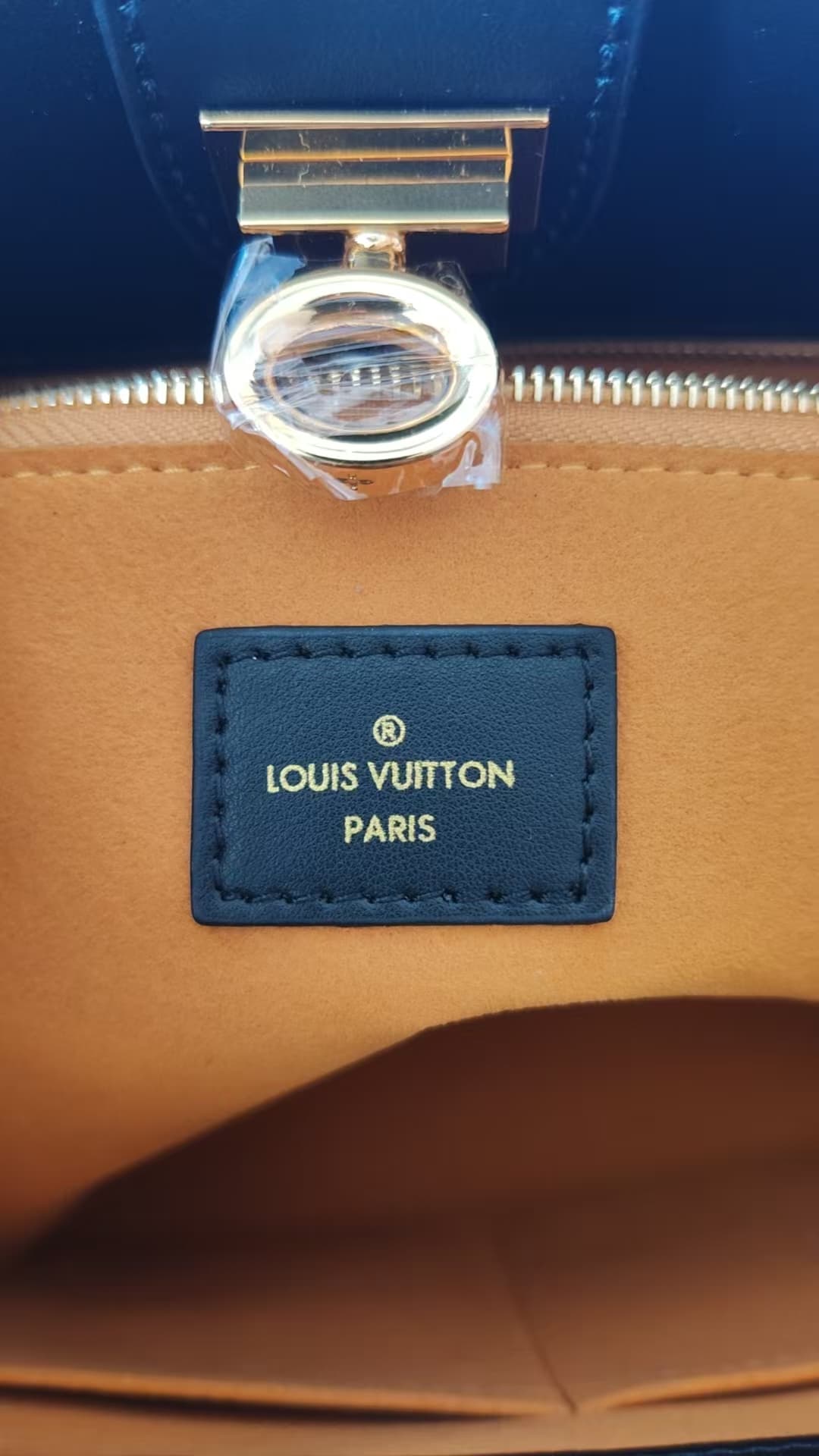 Louis Vuitton ON MY SIDE MM Twist calfskin and Monogram tufting on Nappa Softy leather M53826 High