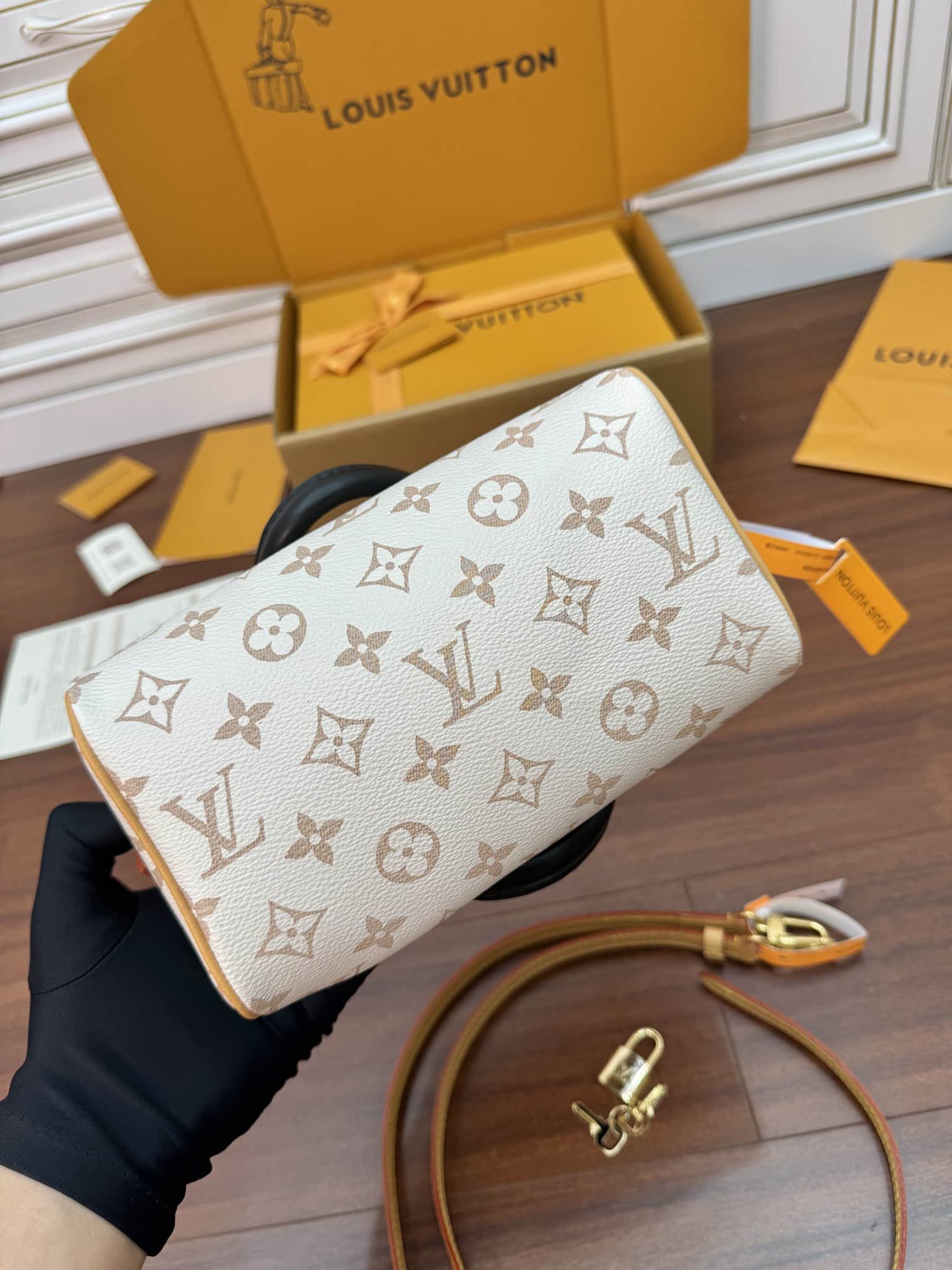 Louis Vuitton Speedy Bandoulière 20 Monogram coated canvas M46906 Top