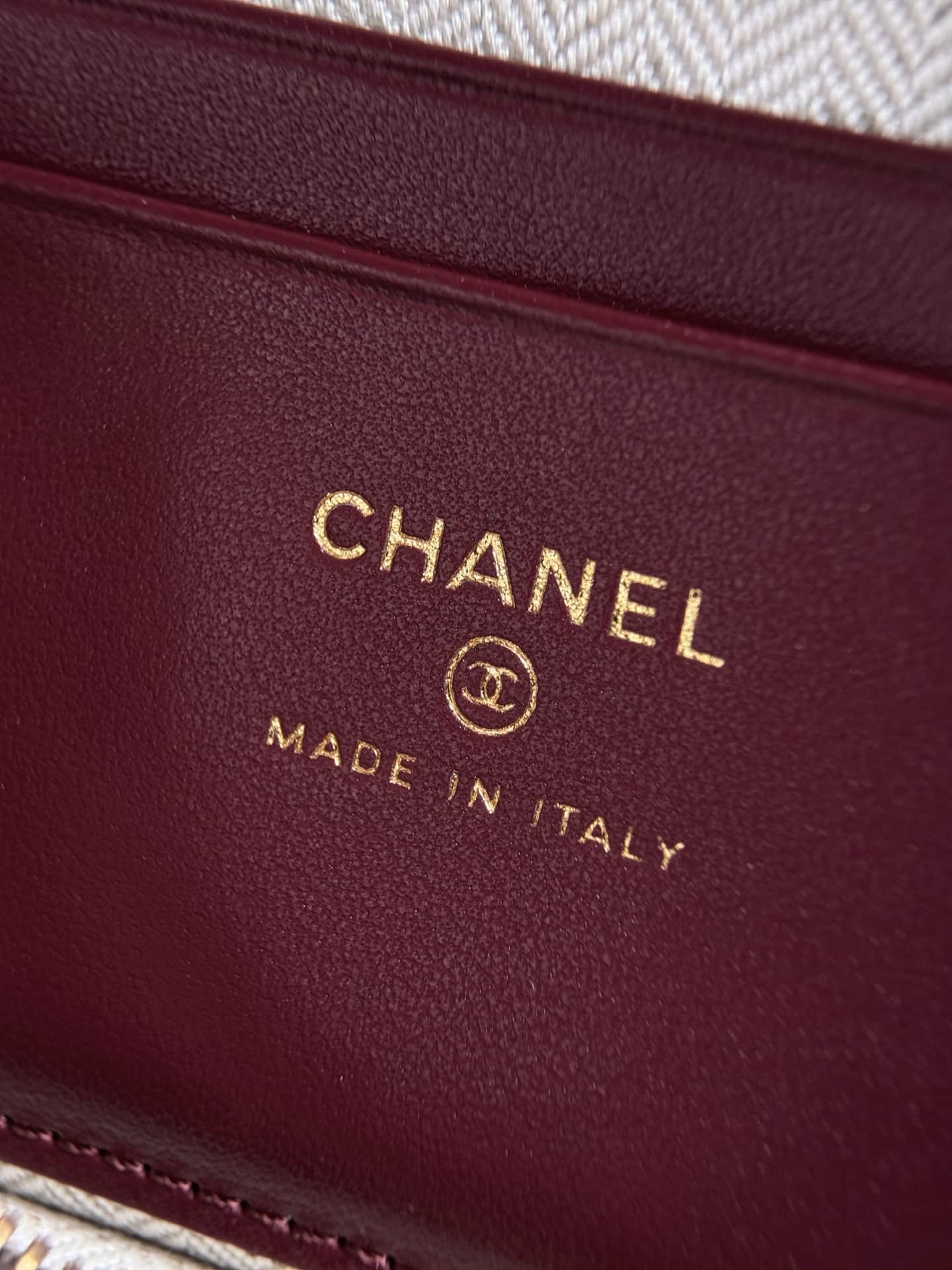 Chanel Small Vanity with chain Grained Calfskin & Gold-Tone Metal Dark Brown AS5346 A