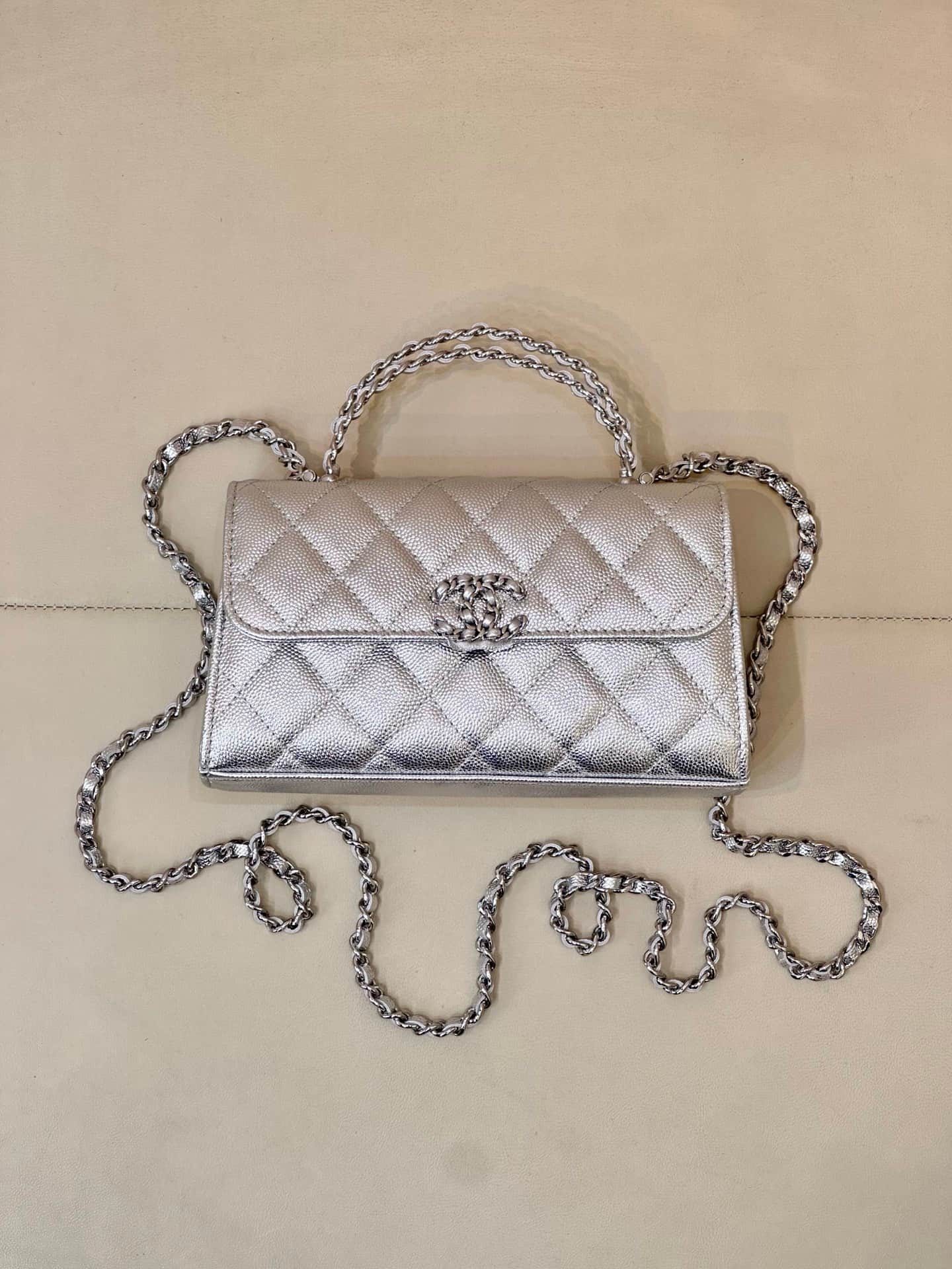 Chanel Clutch with chain Grained Calfskin&Silver-Tone Metal Silver AP3238 TOP