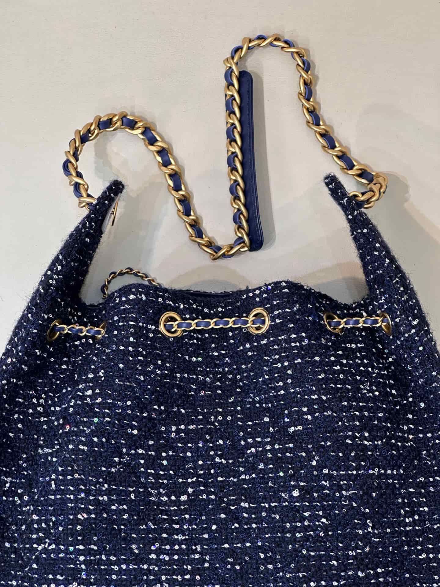Chanel 25 Medium Hobo handbag AS5311 Wool Tweed & Gold-Tone Metal Dark Blue TOP