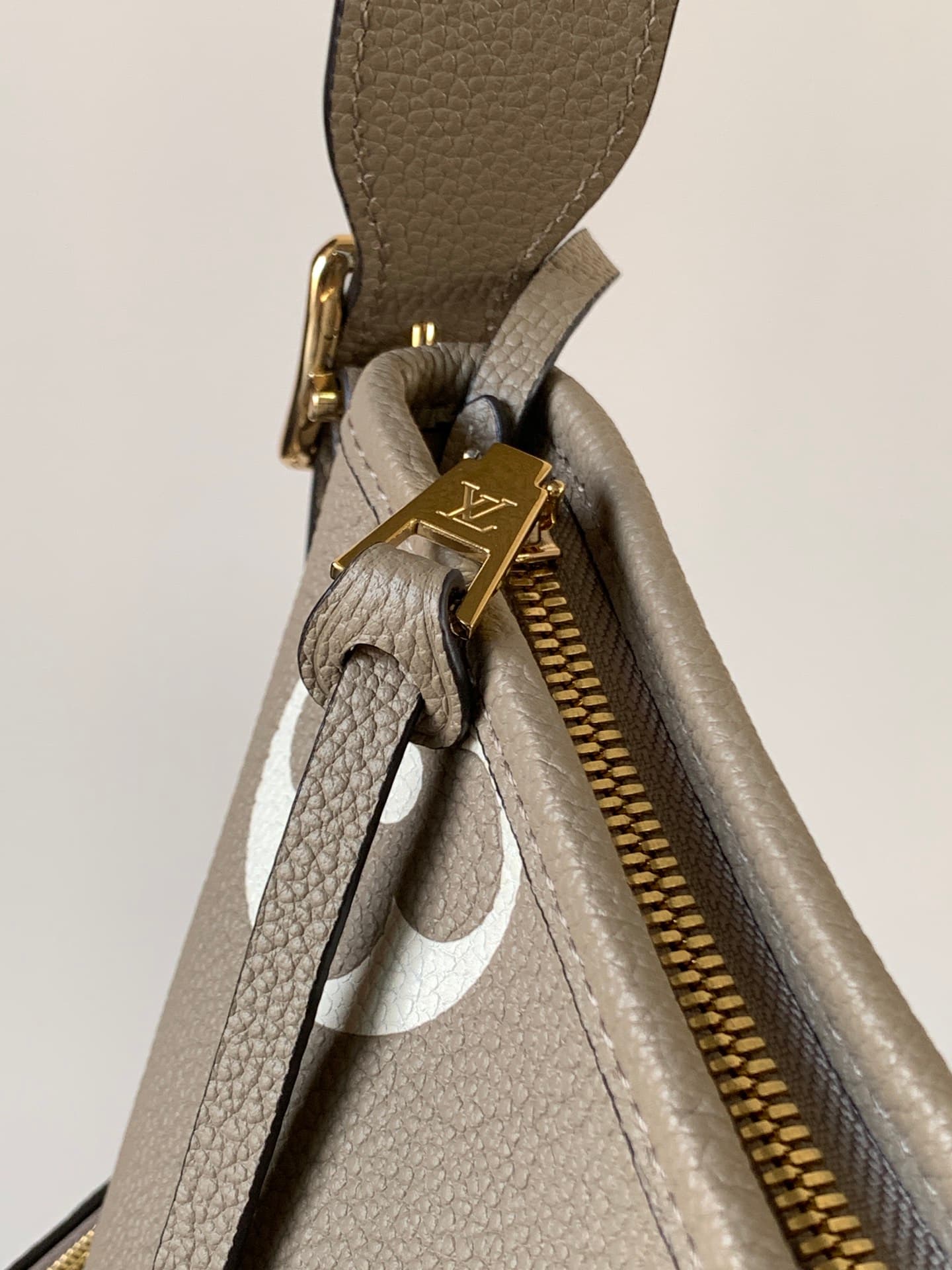 Louis Vuitton CarryAll PM Embossed supple grained cowhide leather M47180 Tourterelle Gray High