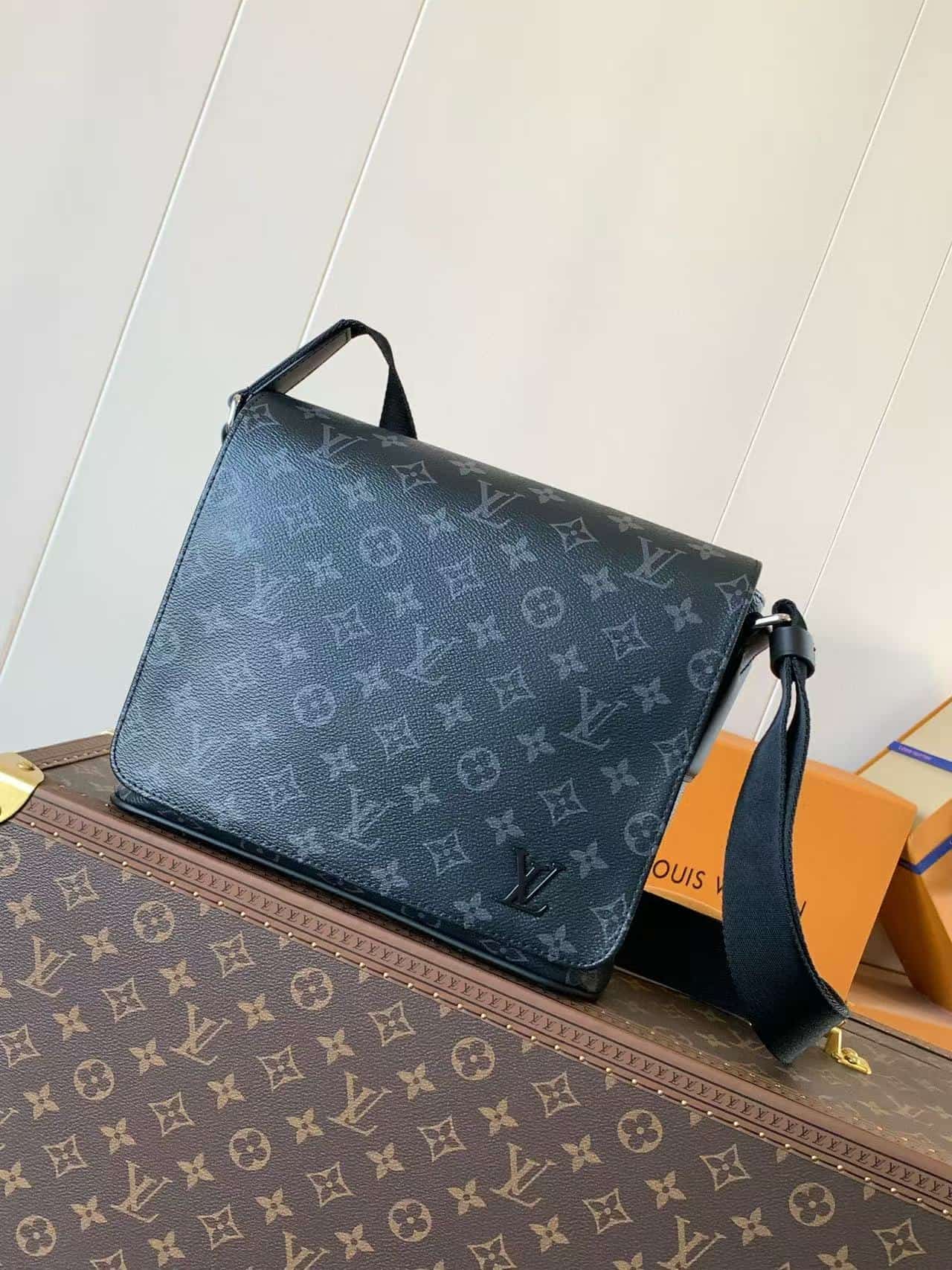 Louis Vuitton DISTRICT PM Monogram Eclipse High