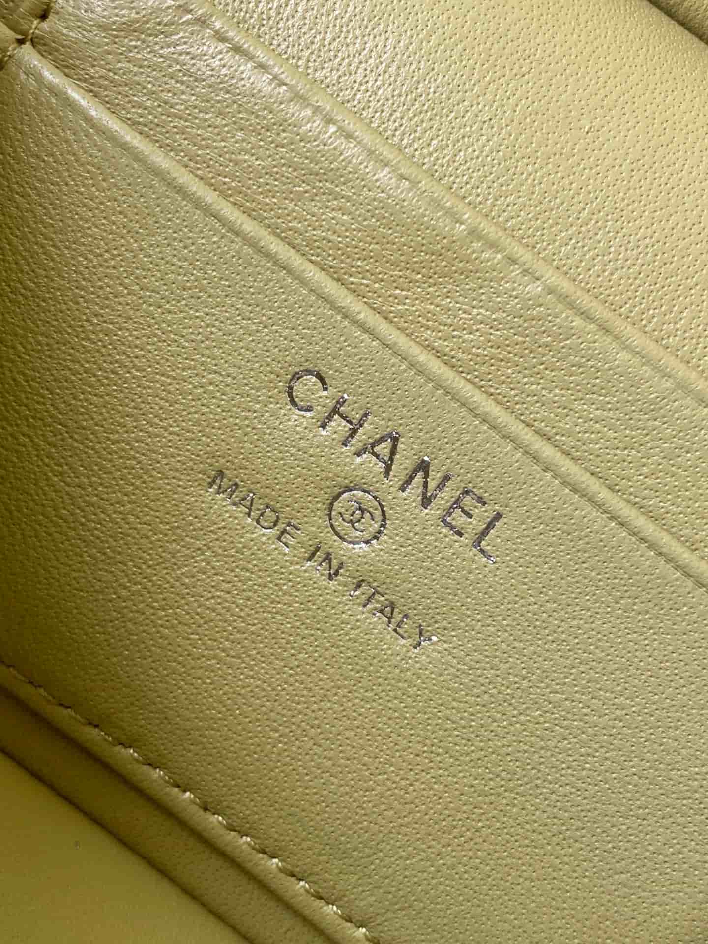 Chanel Vanity with Chain Grained Shiny Calfskin & Silver-Tone Metal Yellow AP4936 A