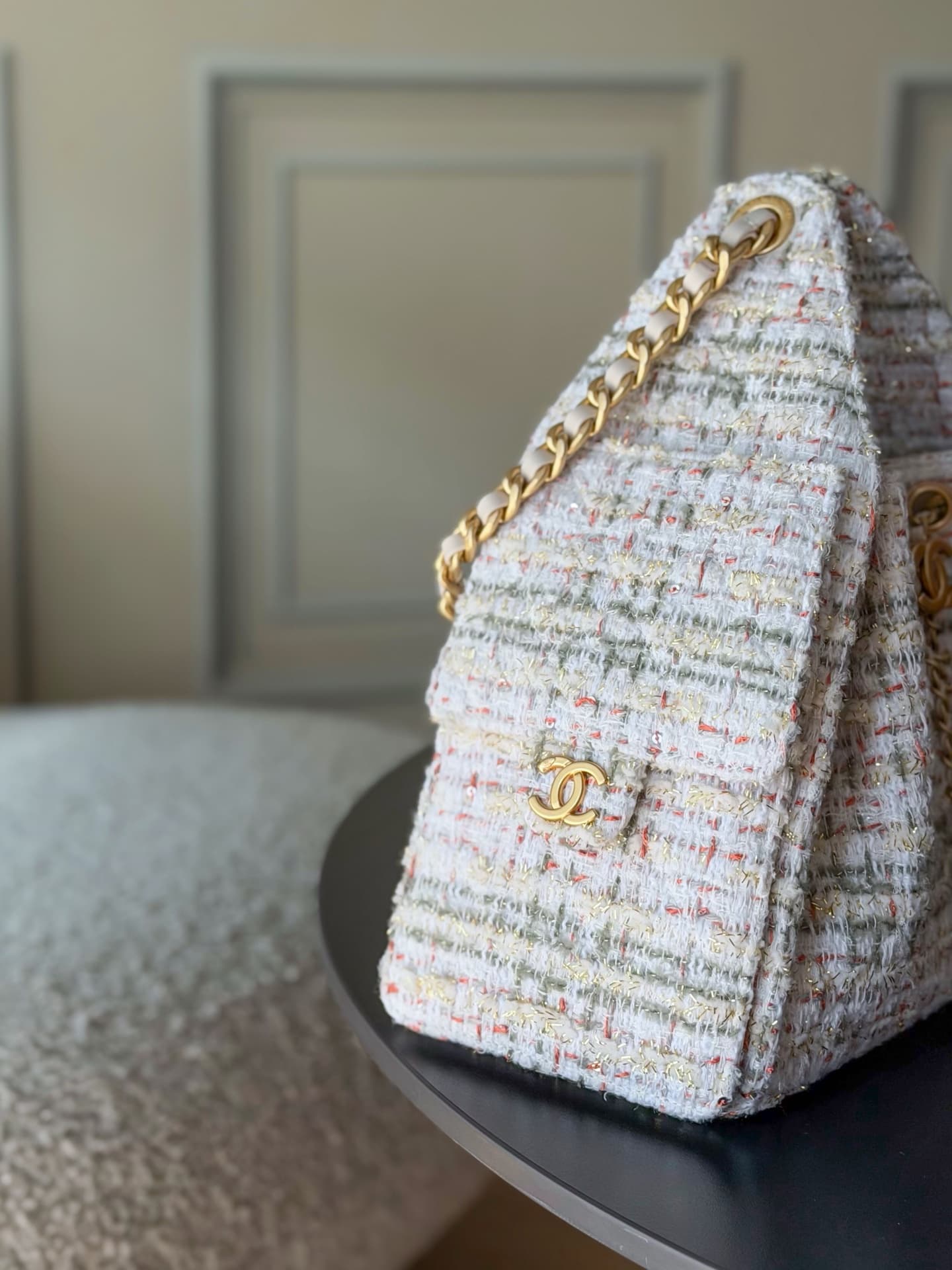 Chanel 25 Small Hobo handbag AS5293 Wool Tweed & Gold-Tone Metal Ecru Khaki Gold & Red A