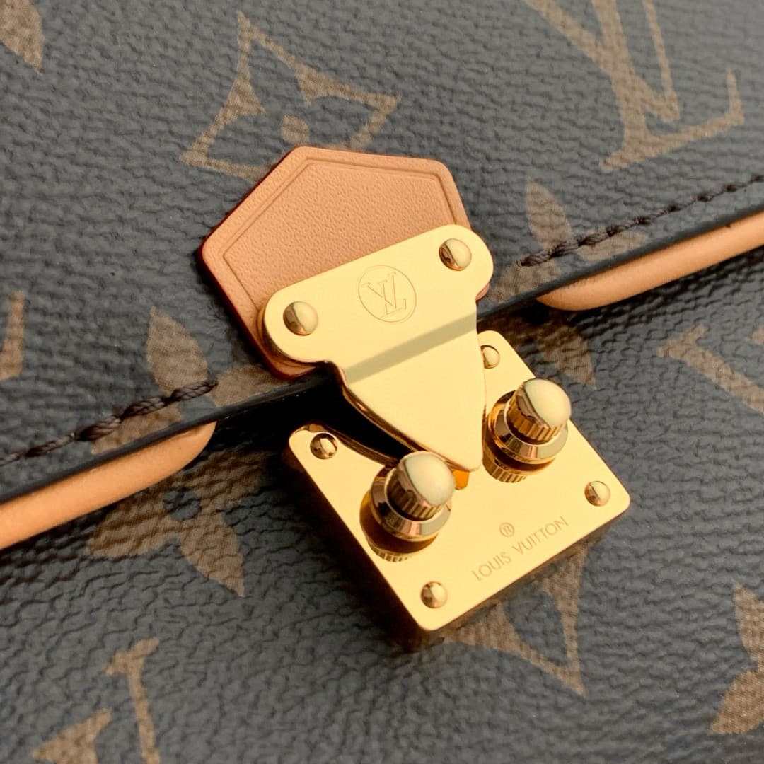 Louis Vuitton Pochette Camille in Monogram Canvas M13566 High