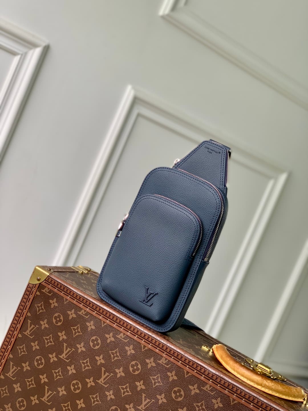 Louis Vuitton Avenue Slingbag PM LV Aerogram Waxy calfskin M15269 Navy Blue High