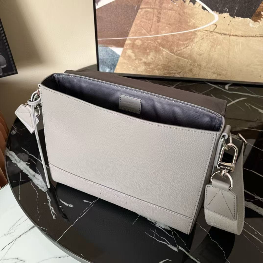 Louis Vuitton MESSENGER Black grained calf leather M57080 High