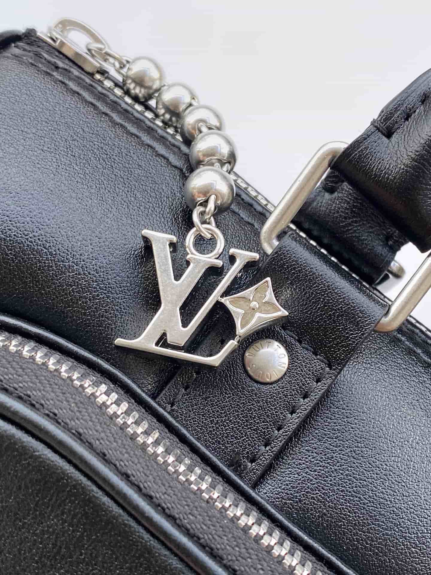 Louis Vuitton Keepall Cargo Bandoulière 25 Black Calf leather M13988 High
