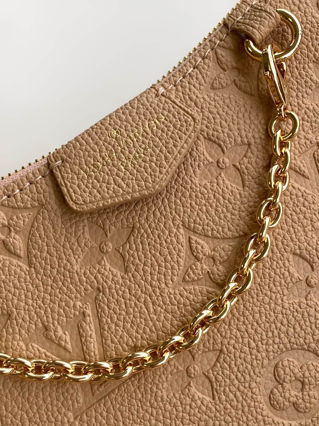 Louis Vuitton Easy Pouch Sand Embossed grained cowhide leather M14421 High