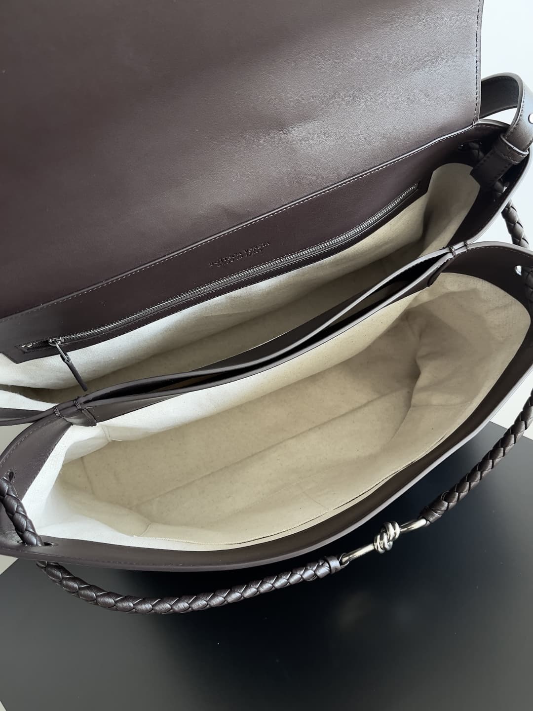 BV Large Andiamo Messenger Top