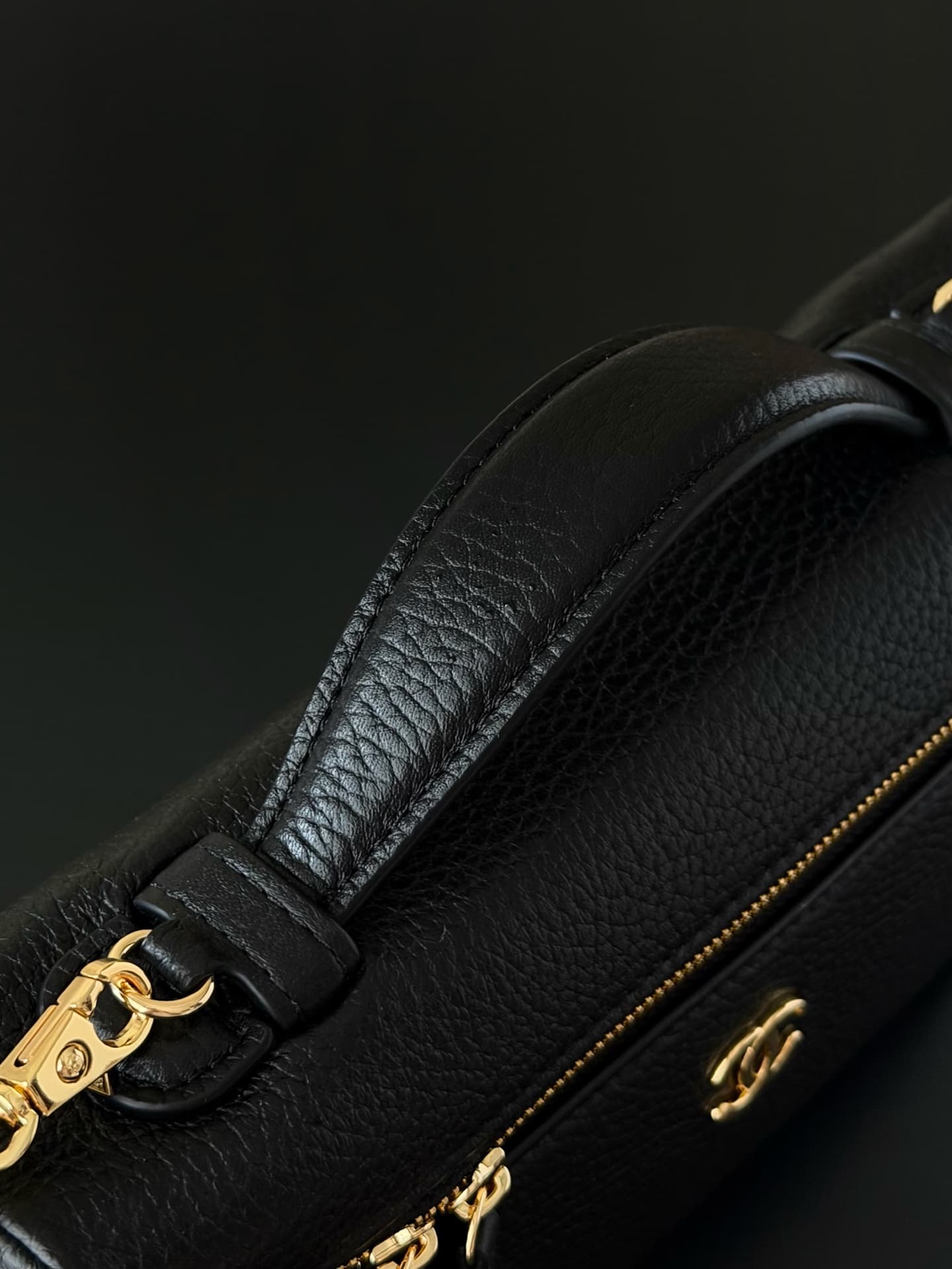 Chanel Large Vanity with chain Grained Calfskin & Gold-Tone Metal Black AS5347 A