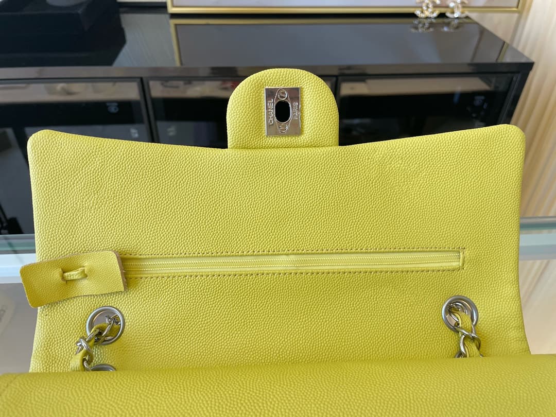 Medium CLASSIC HANDBAG Grained Calfskin Yellow Silver Metal A