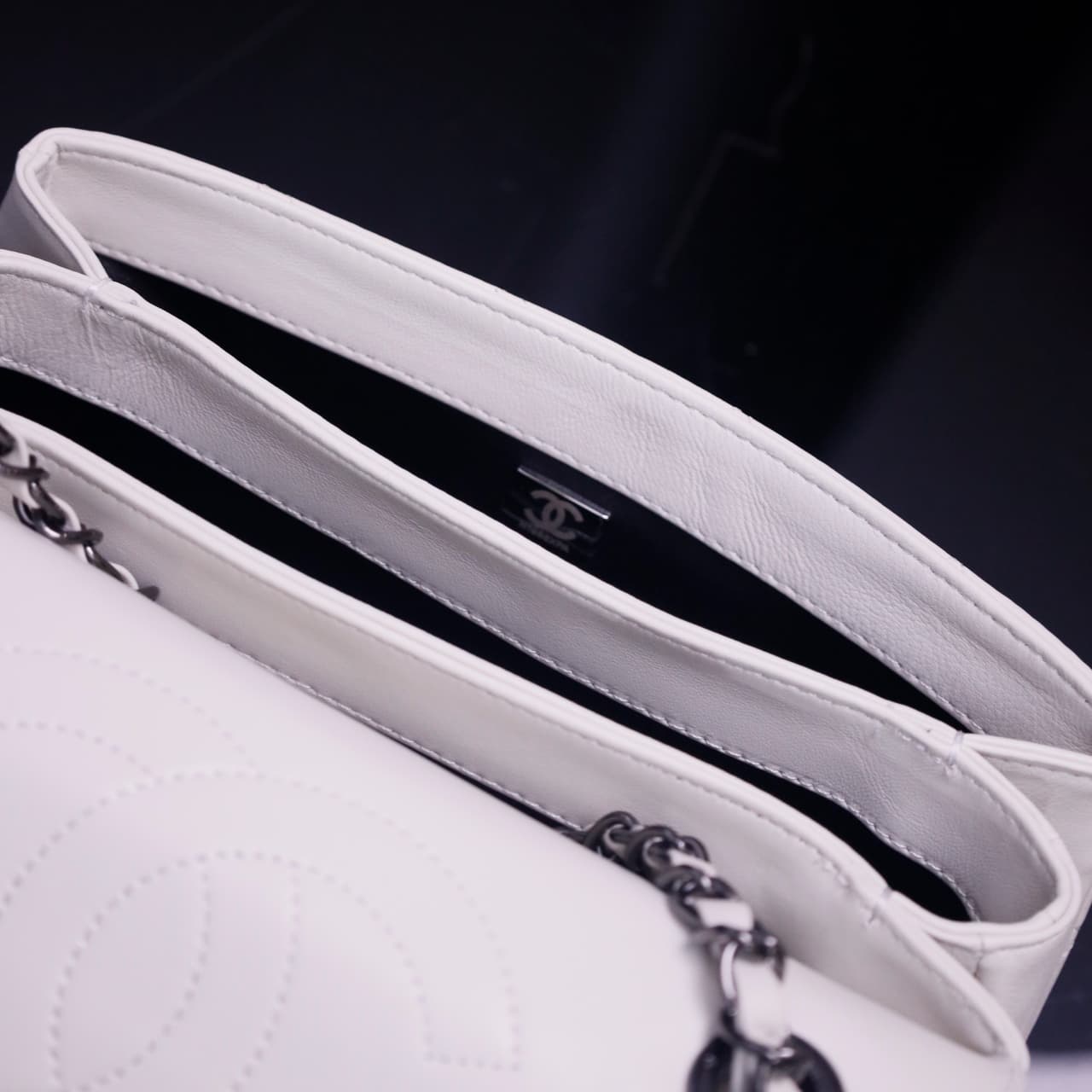 SMALL FLAP BAG WITH TOP HANDLE Lambskin Black Metal White A