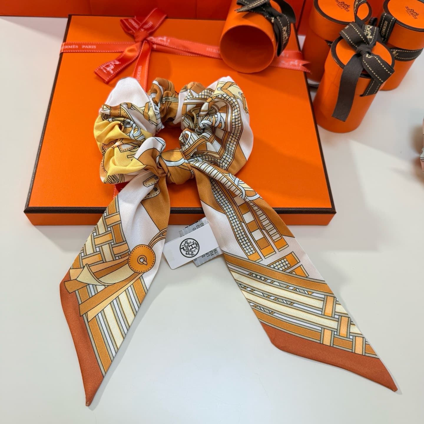 Hermes Brides et Gris-Gris Twilly scarf