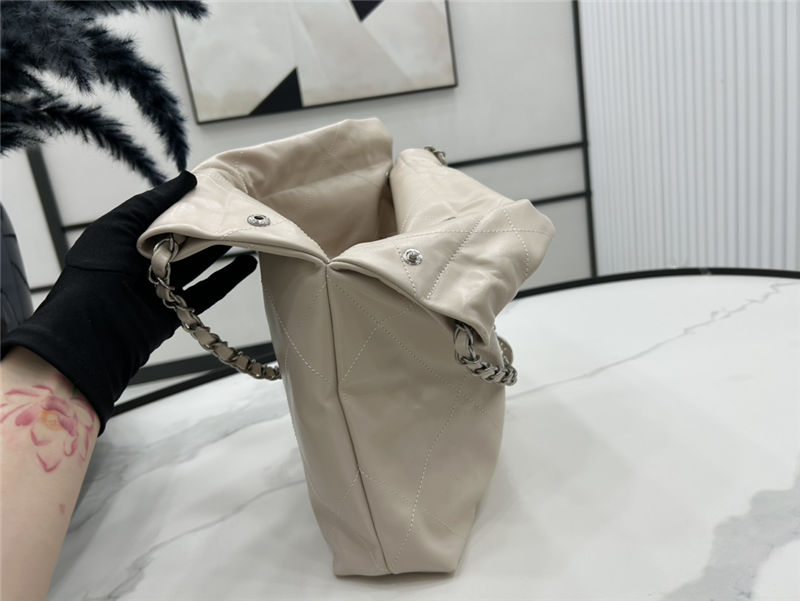 Chanel 22 SMALL HANDBAG Shiny Calfskin & Silver-Tone Metal AS3260 Nude High