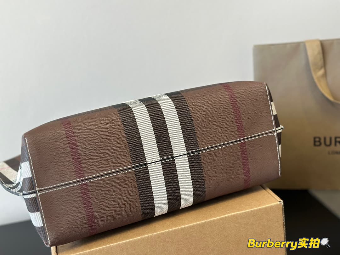 Burberry Medium Check Tote Dark birch brown