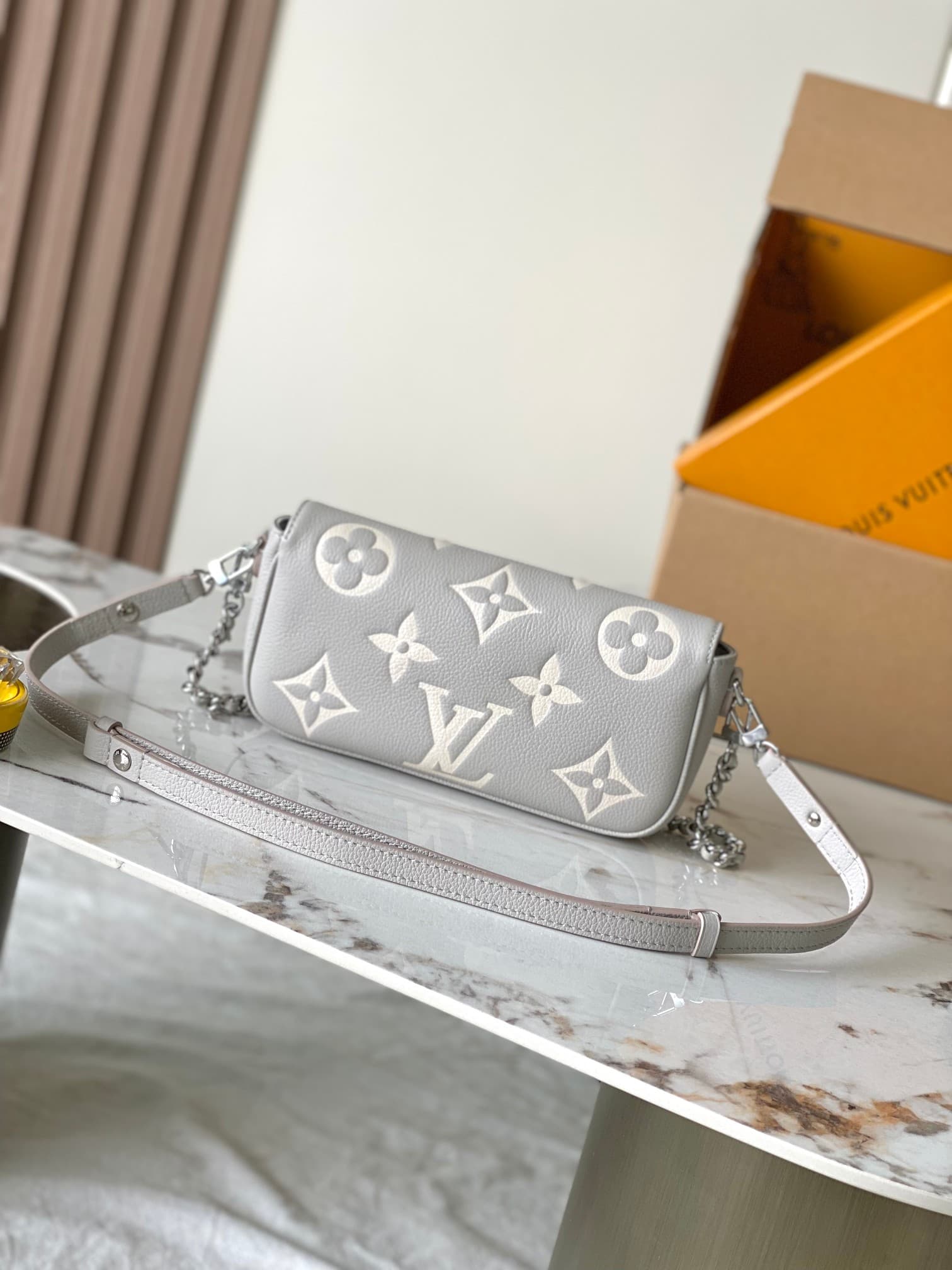 Louis Vuitton Wallet On Chain Ivy Embossed grained cowhide leather M14225 Brume Gray / White Quartz TOP