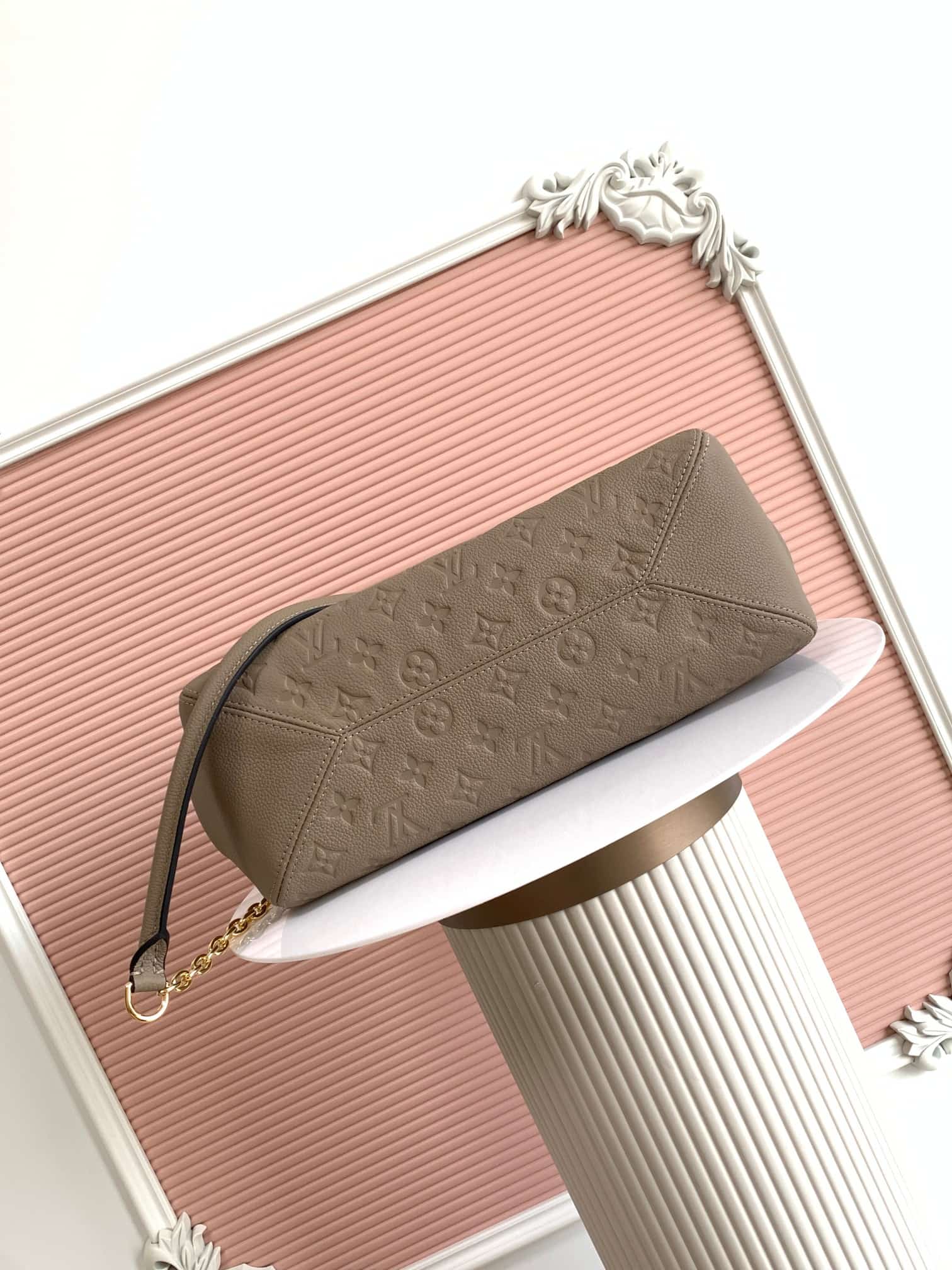 Louis Vuitton Anytime PM Tourterelle Gray Cowhide leather M14659 High
