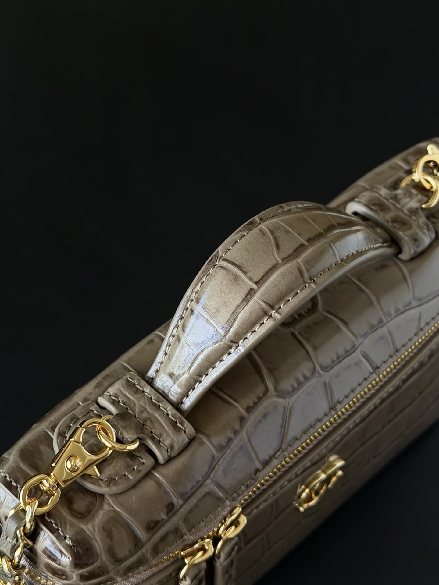 Chanel Small Vanity with chain Crocodile Embossed Calfskin & Gold-Tone Metal Dark Khaki  AS5346 A