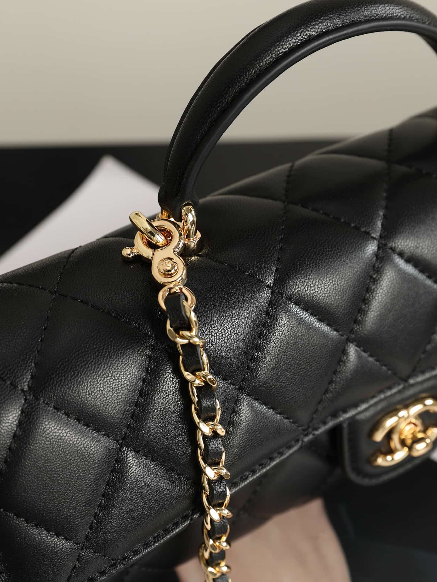 Chanel Clutch with chain Lambskin Calfskin & Gold-Tone Metal Black AP5280 A