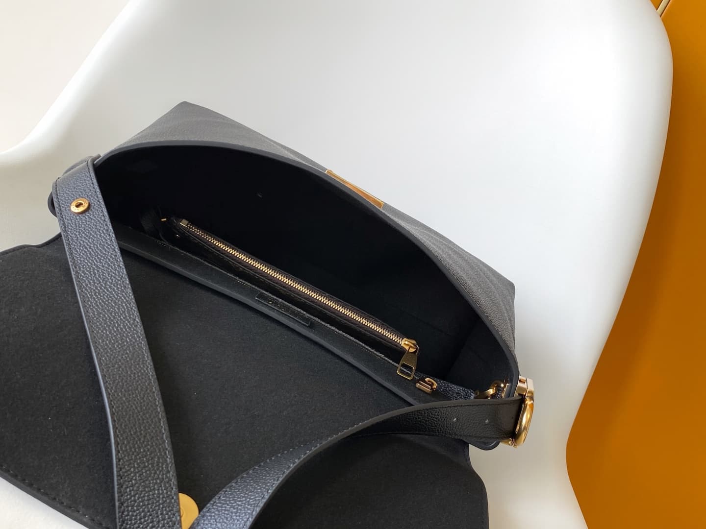 Louis Vuitton Low Key Messenger Black Calfskin leather M13148 High