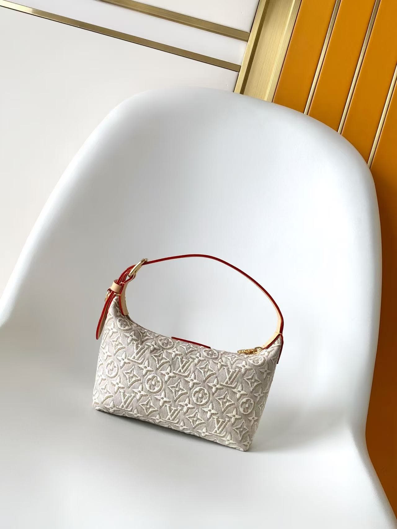 Louis Vuitton Pochette Hills Monogram Emblème Peuplier M29879 High