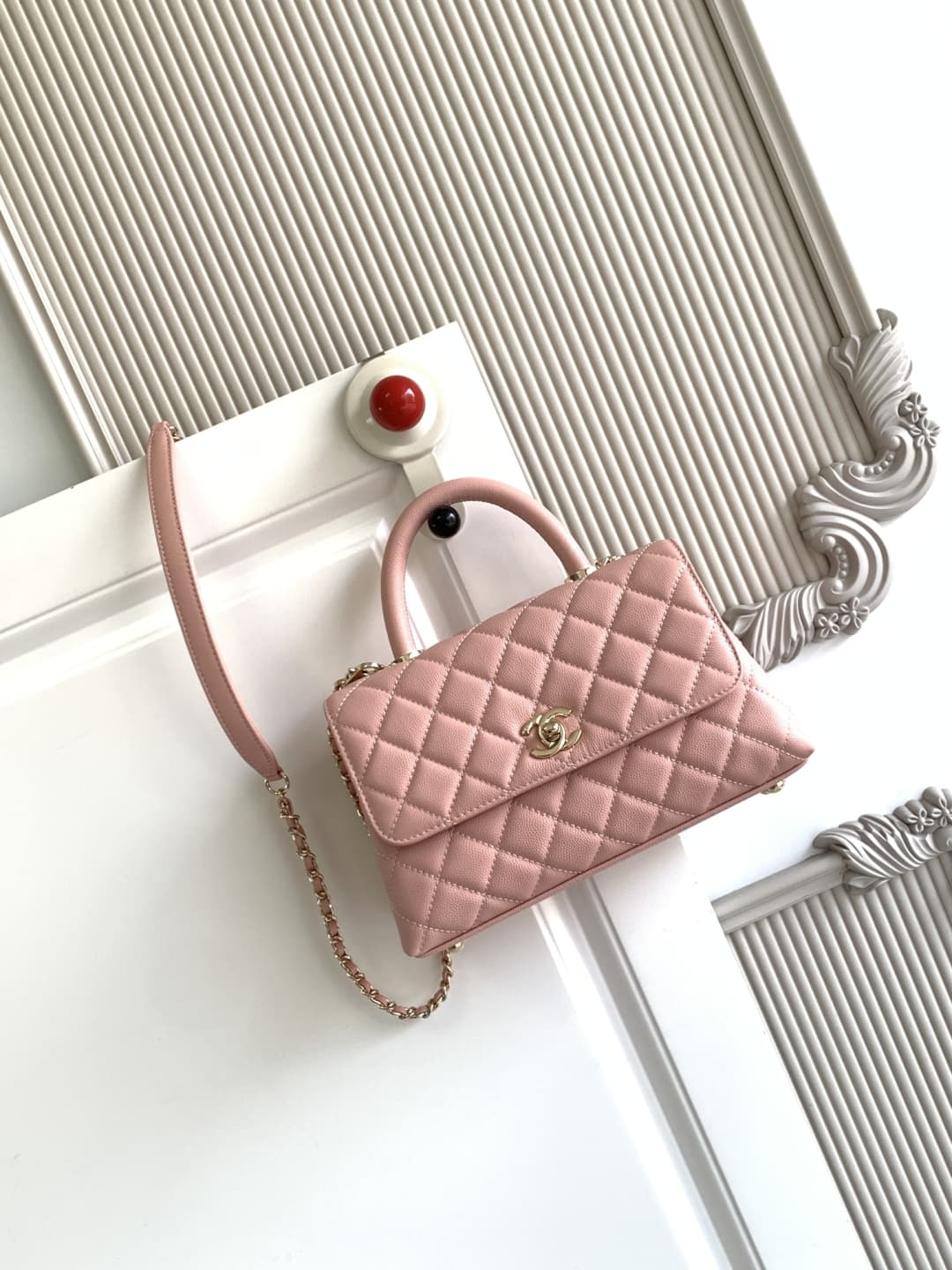 FLAP BAG WITH TOP HANDLE Grained Calfskin & Gold-Tone Metal A92990 Pink Binding A