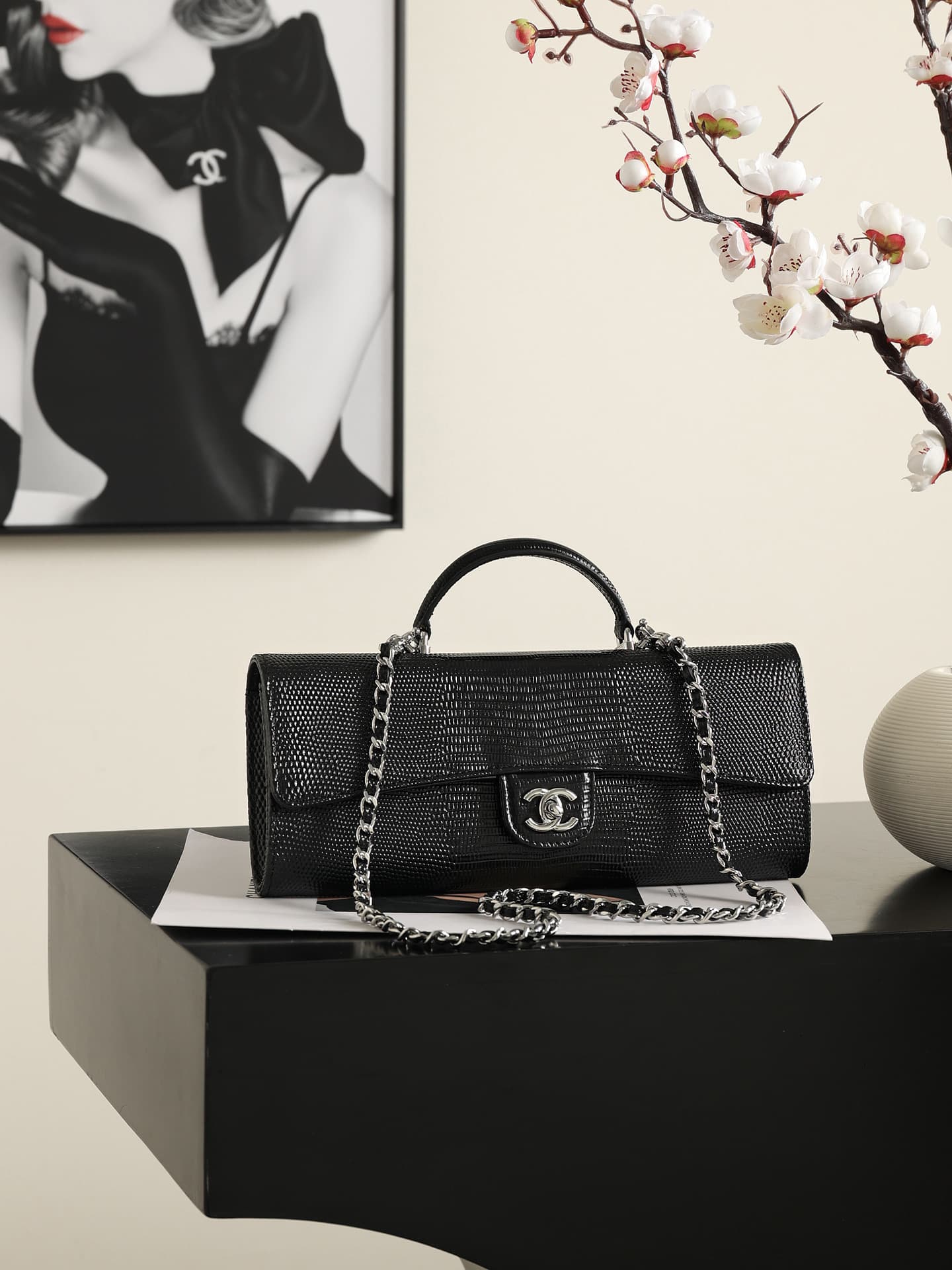Chanel Clutch with chain Lizard Embossed Calfskin & Silver-Tone Metal Black AP5280 A
