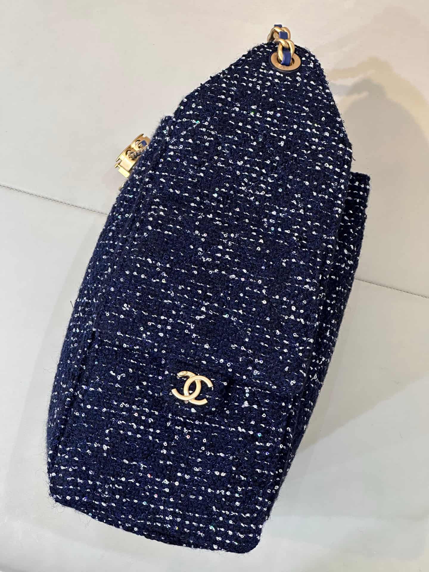 Chanel 25 Medium Hobo handbag AS5311 Wool Tweed & Gold-Tone Metal Dark Blue TOP