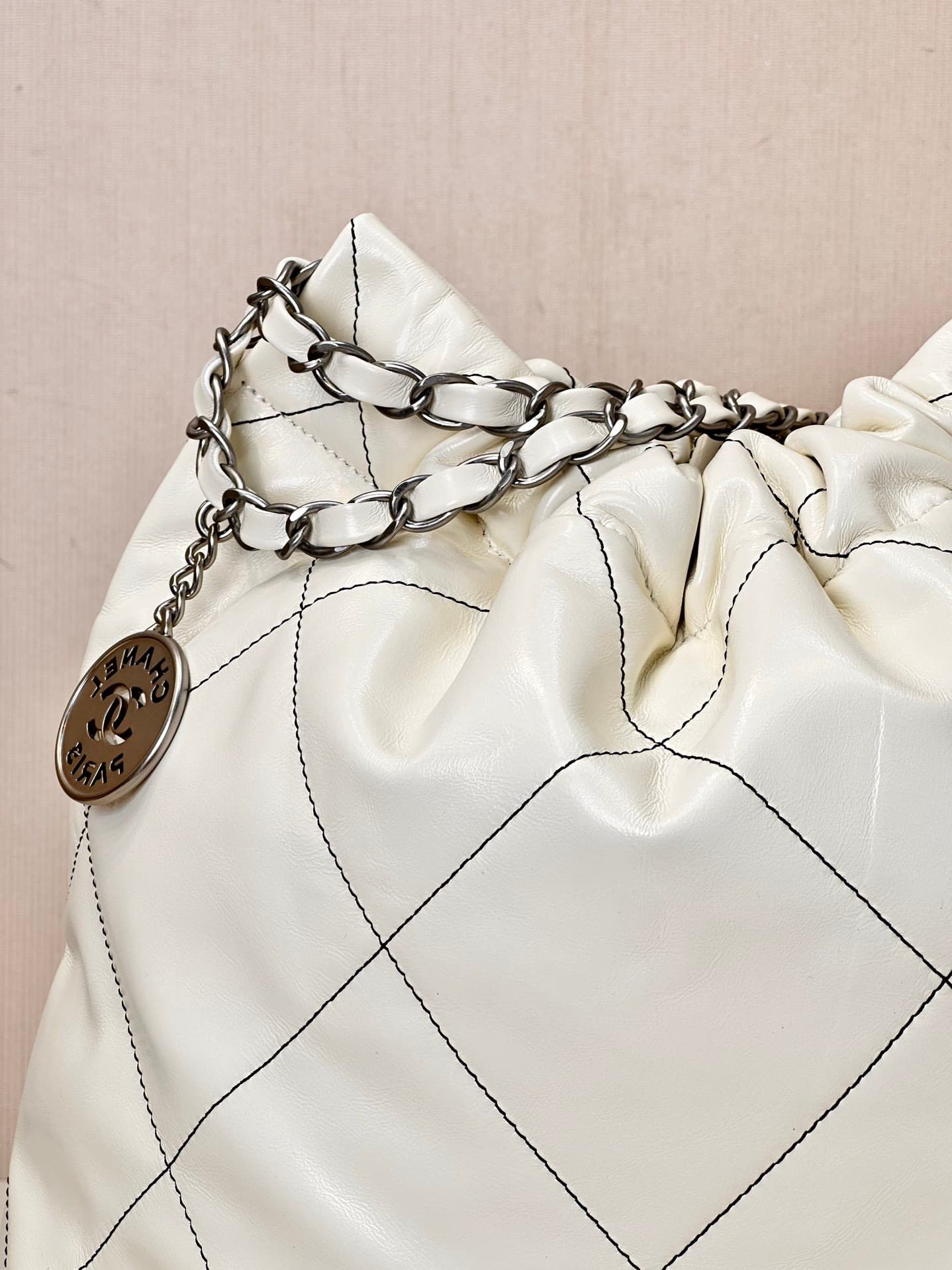 Chanel 22 Small handbag Shiny calfskin & silver-tone metal AS3260 White TOP