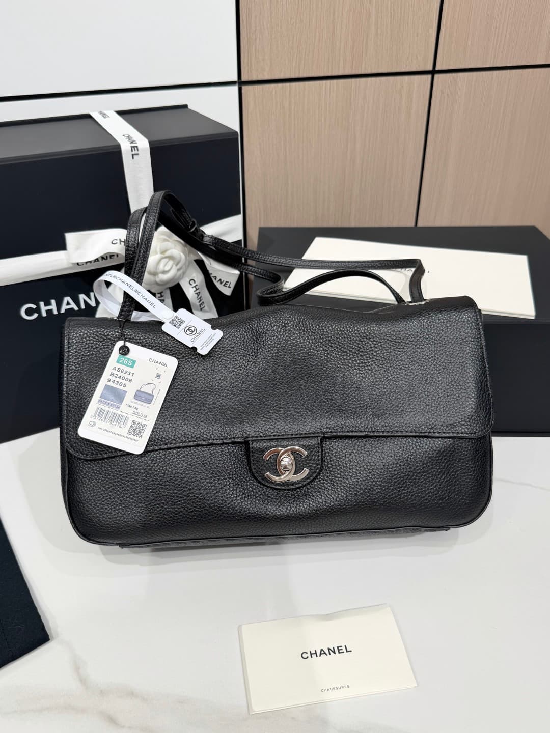 Chanel Maxi Flapbag Grained Calfskin & Silver-Tone Metal Black AS6231 A