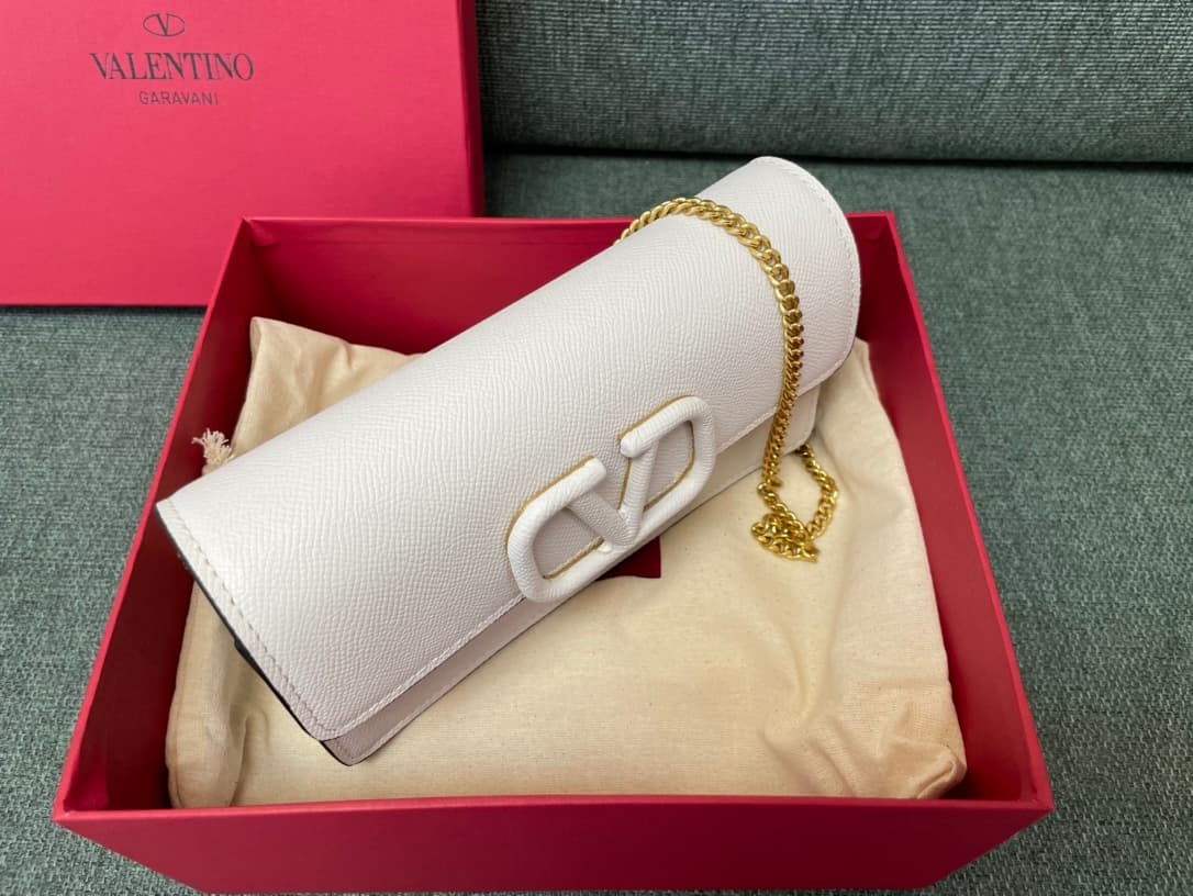 Valentino Garavani VLogo signature wallet on chain bag Grainy Calfskin Whtie High