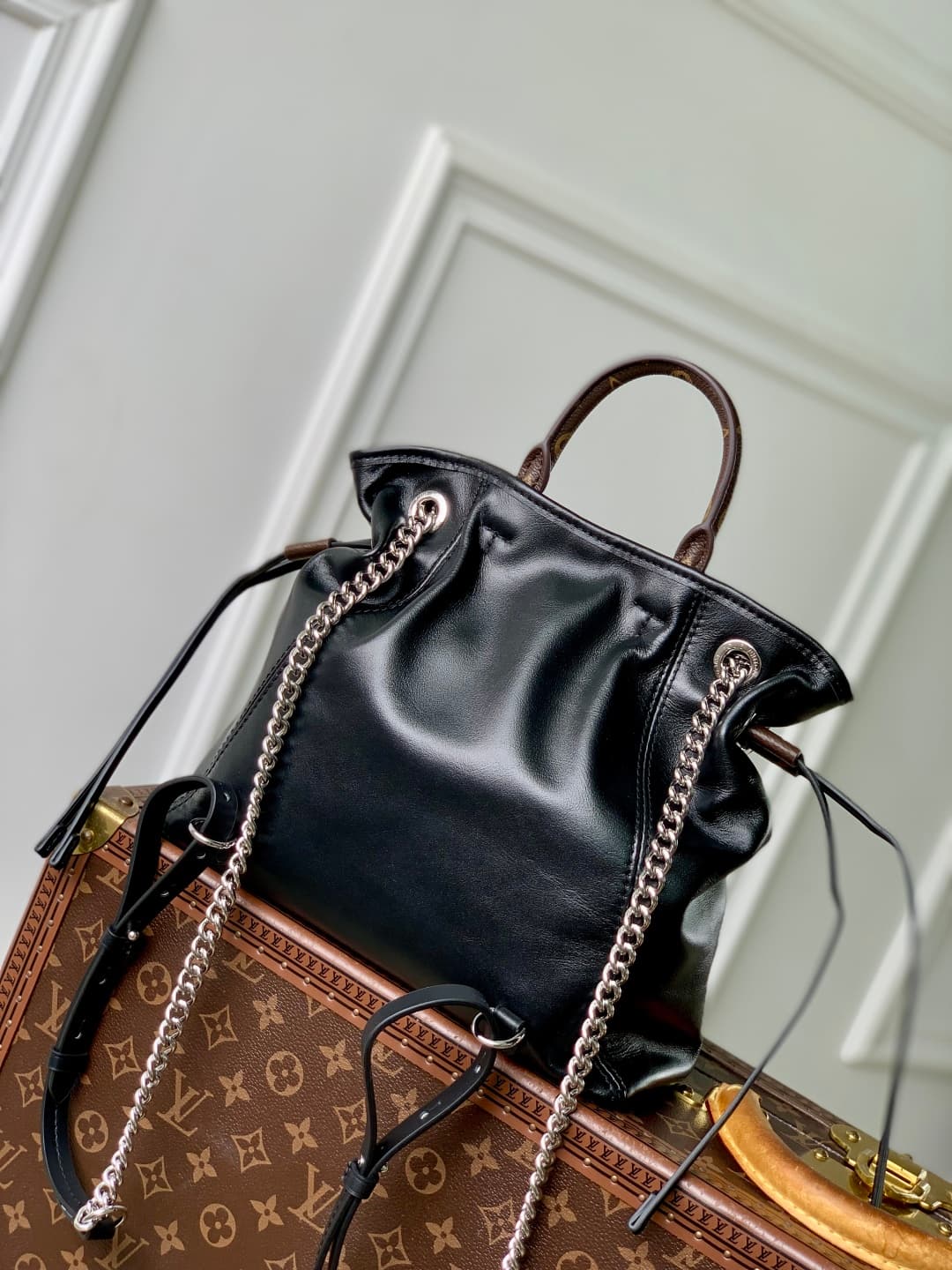 Louis Vuitton Off Duty Backpack Vibe Lamb leather M25522 Black High