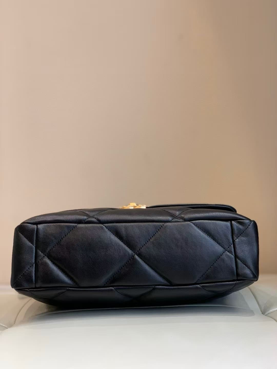 Large Chanel 19 handbag Shiny lambskin  gold&silver-tone Black TOP