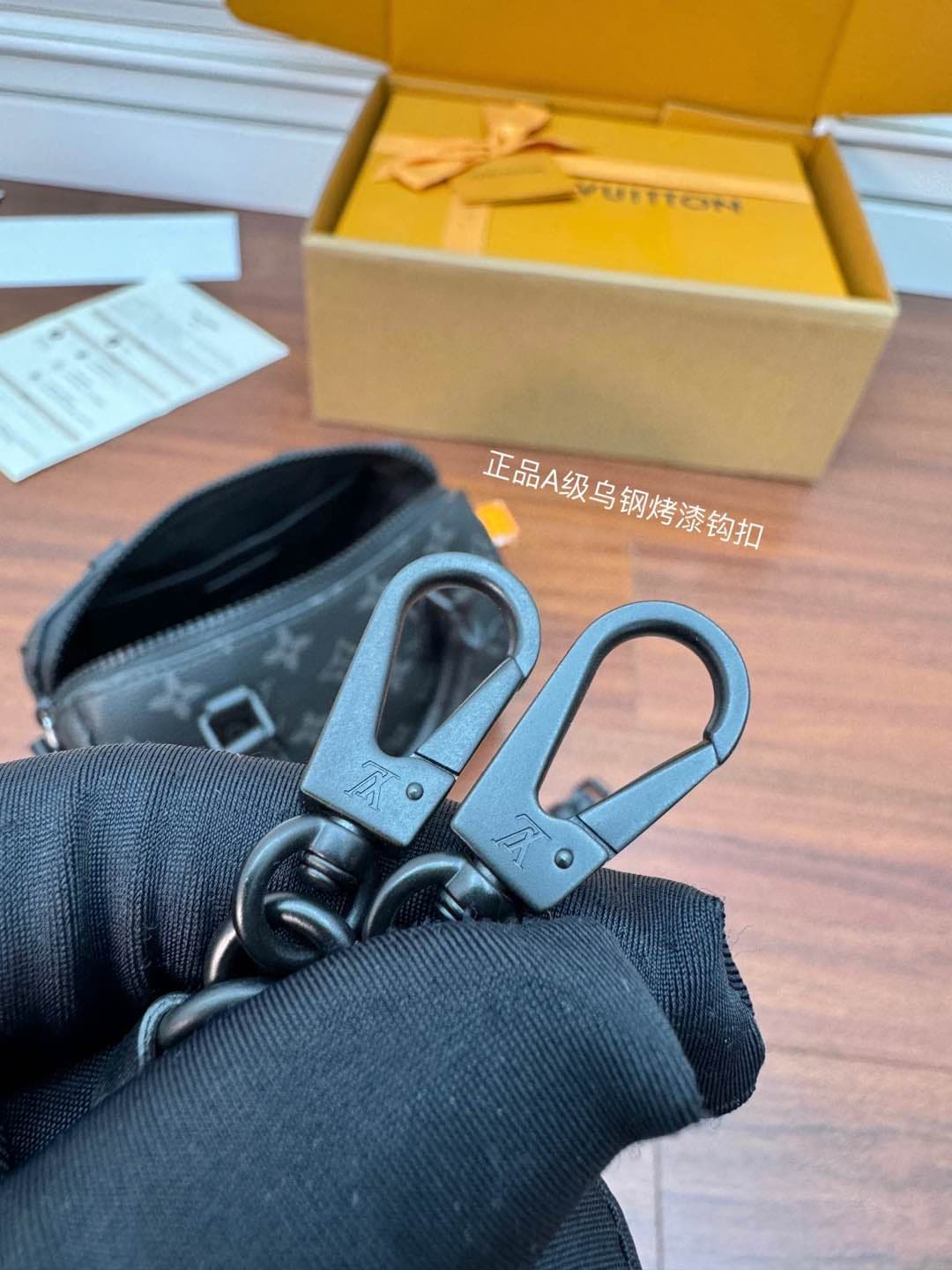 Louis Vuitton SPEEDY BANDOULIÈRE 18 Monogram Eclipse M24606 Top