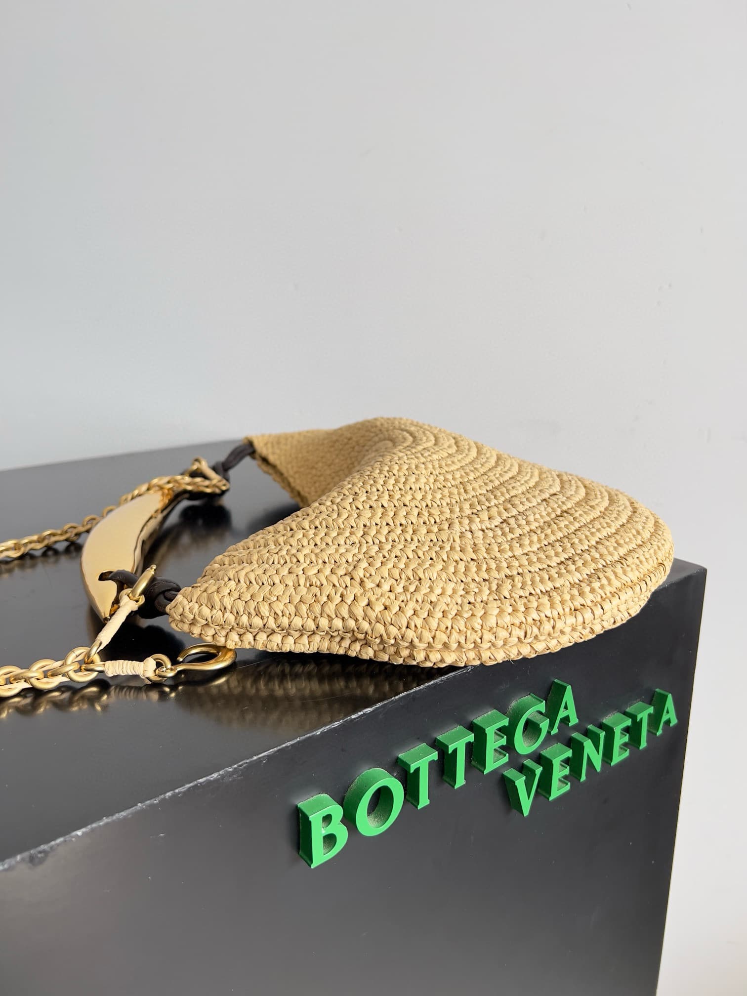 BV Sardine Chain Raffia Crochet Bag Top