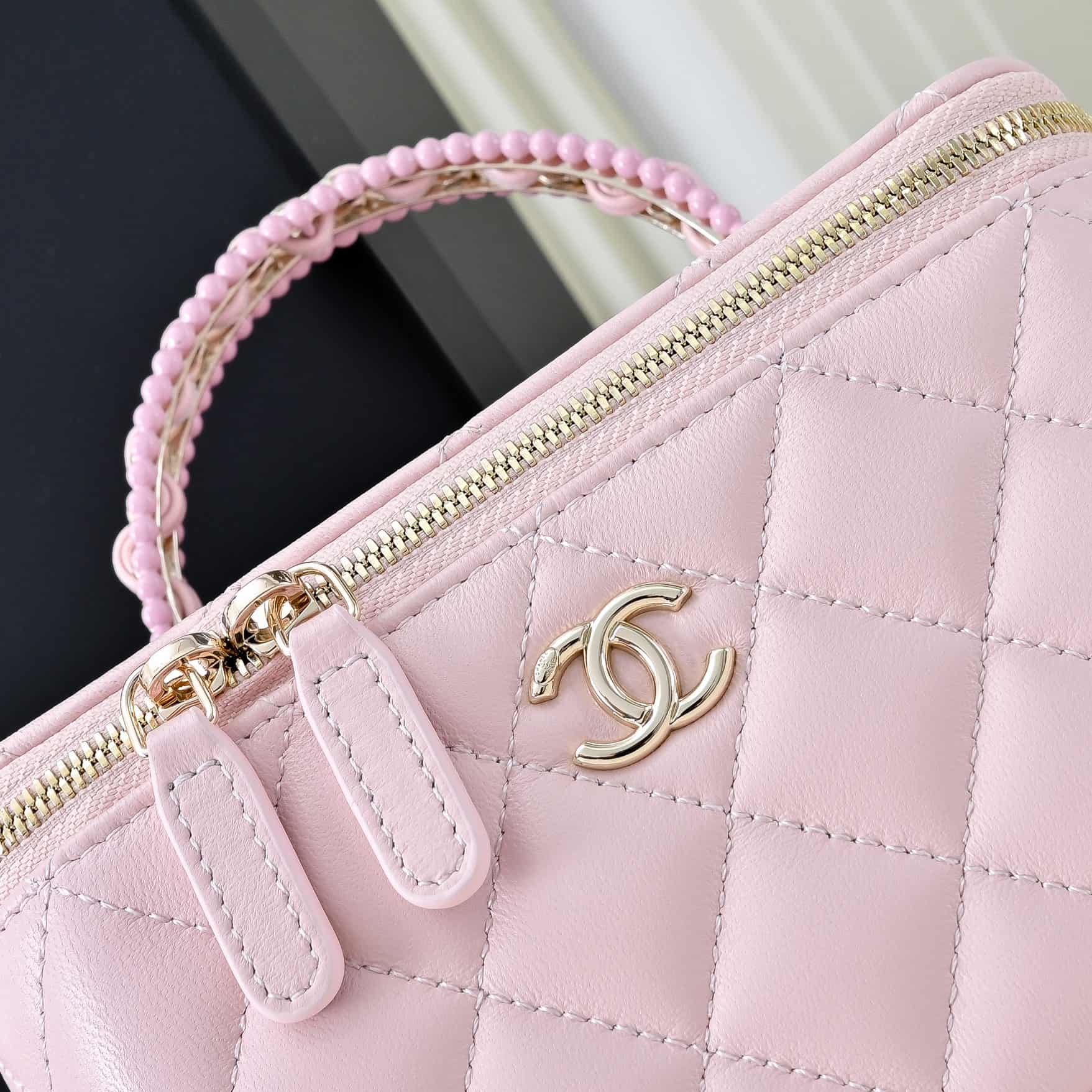 Chanel LONG VANITY WITH CHAIN Lambskin, Imitation Pearls & Gold-Tone Metal AP4452 Pink A