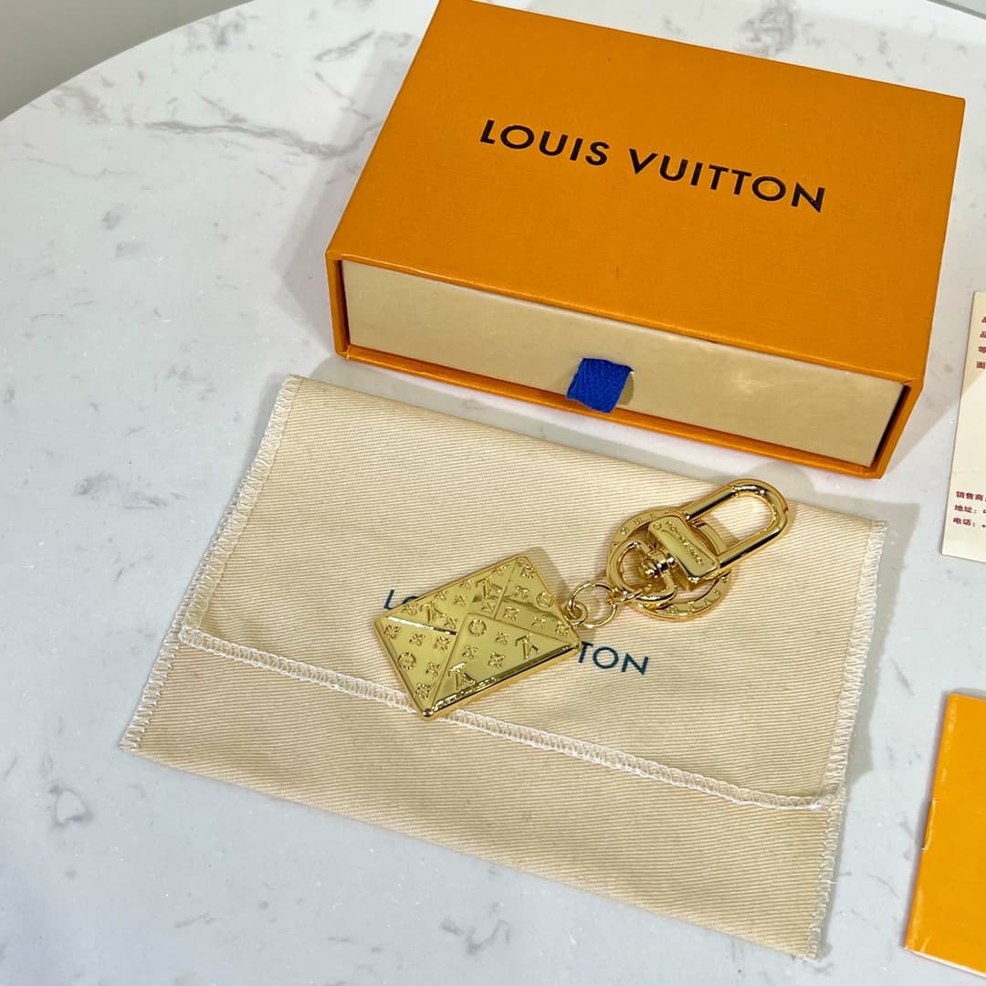 LV Love Note Envelope Key Holder And Bag Charm M67400
