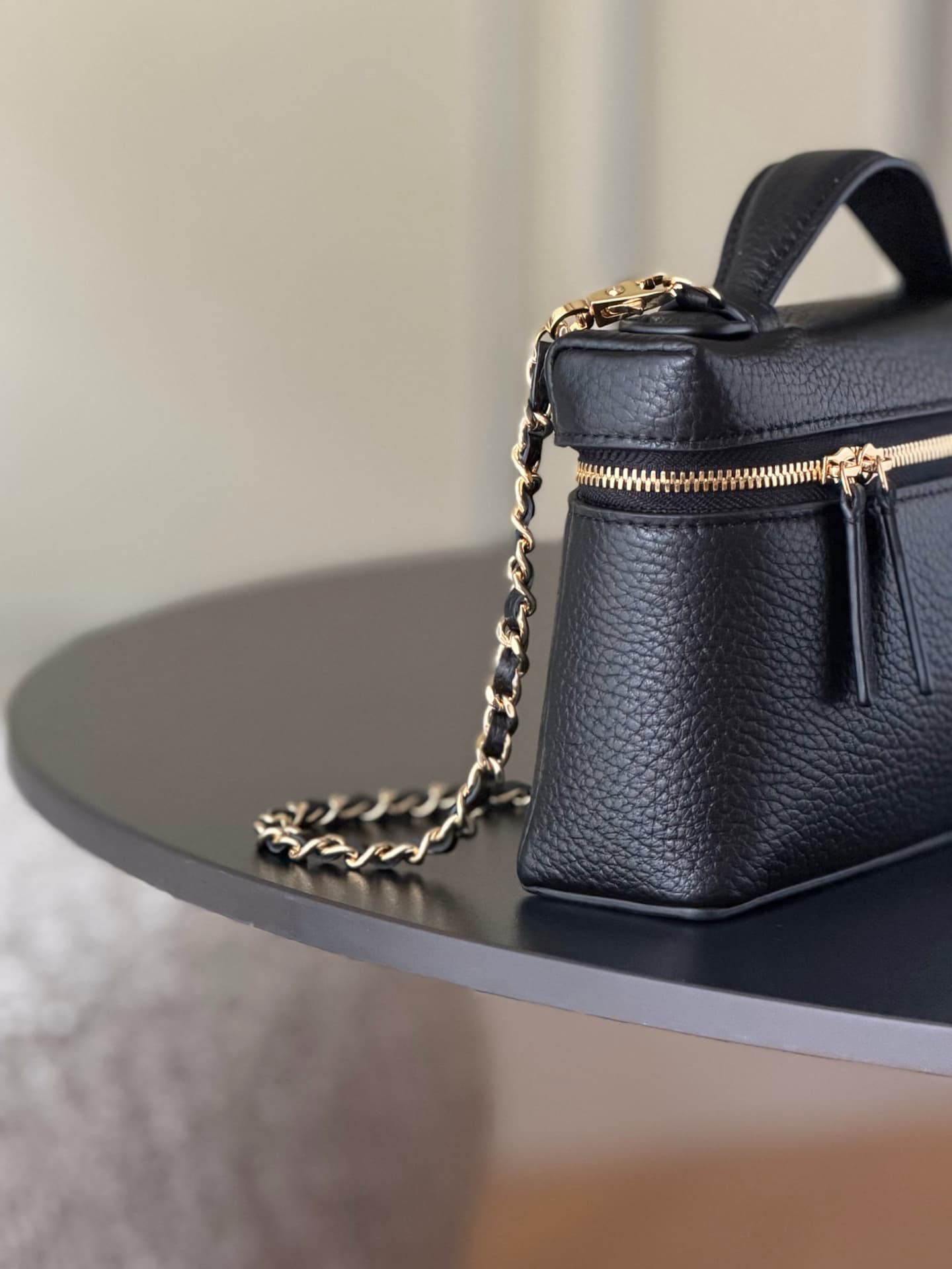 Chanel Small Vanity with chain Grained Calfskin & Gold-Tone Metal Black AS5346 A