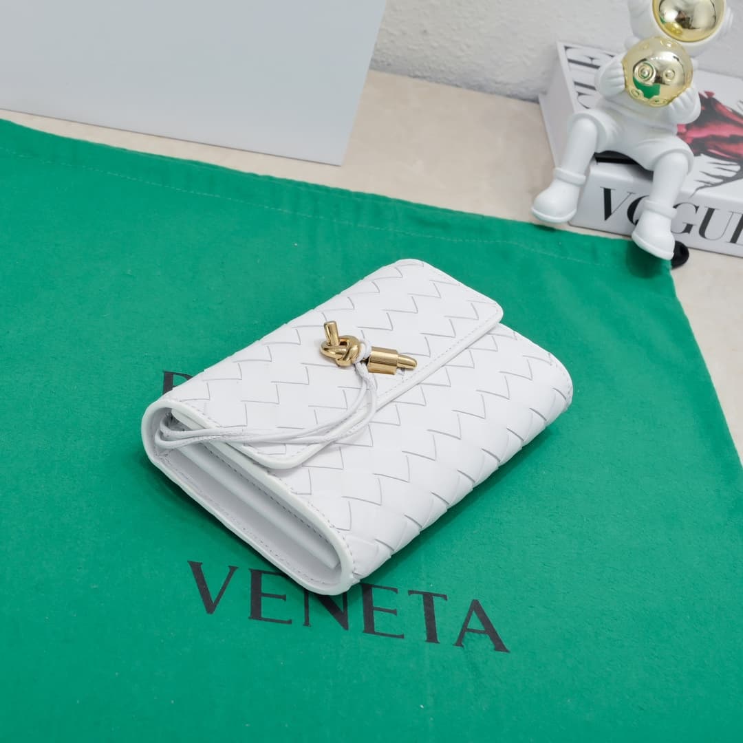 BV Andiamo Clutch Chalk High