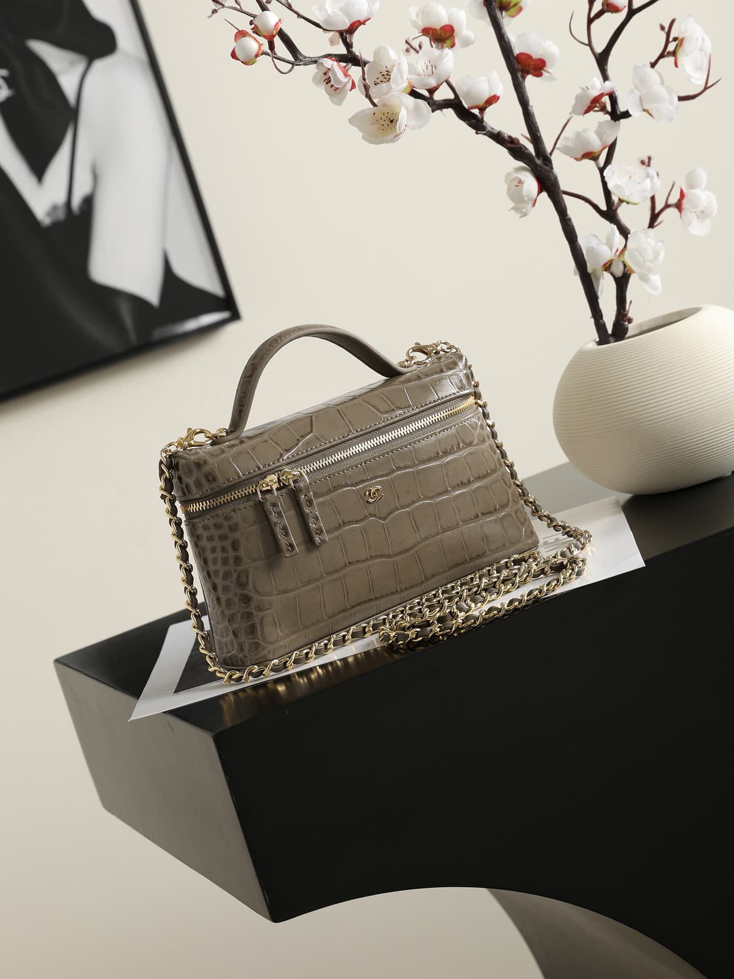 Chanel Vanity with Chain Crocodile-embossed leather& Gold-Tone Metal Dark khaki AP5195 A