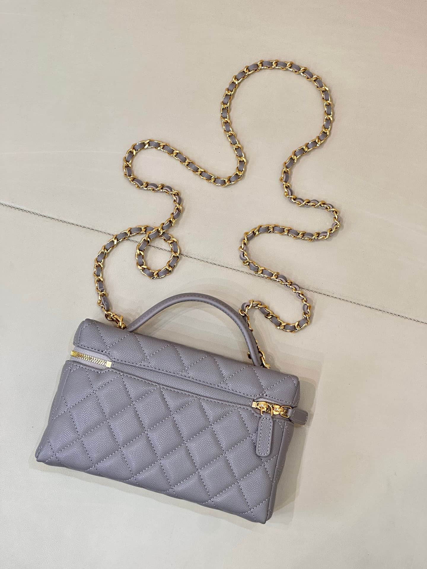 Chanel Classic Vanity With Chain Grained Shiny Calfskin & Gold-Tone Metal Grey AP5090 TOP