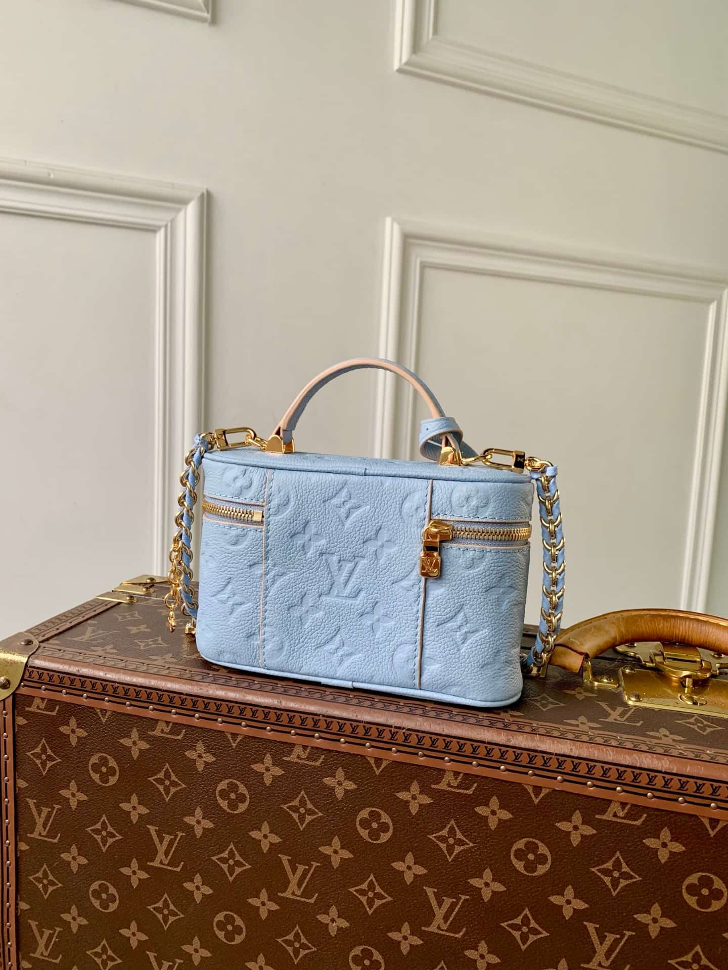 Louis Vuitton Vanity Chain Pouch Blue Iris/Peuplier Cowhide leather M2A007 High