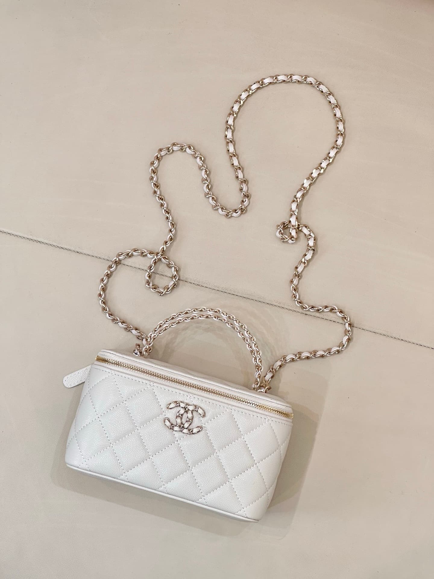 Chanel Classic Top Handle Vanity Case Grained Calfskin& Gold-Tone Metal White AP5182 TOP