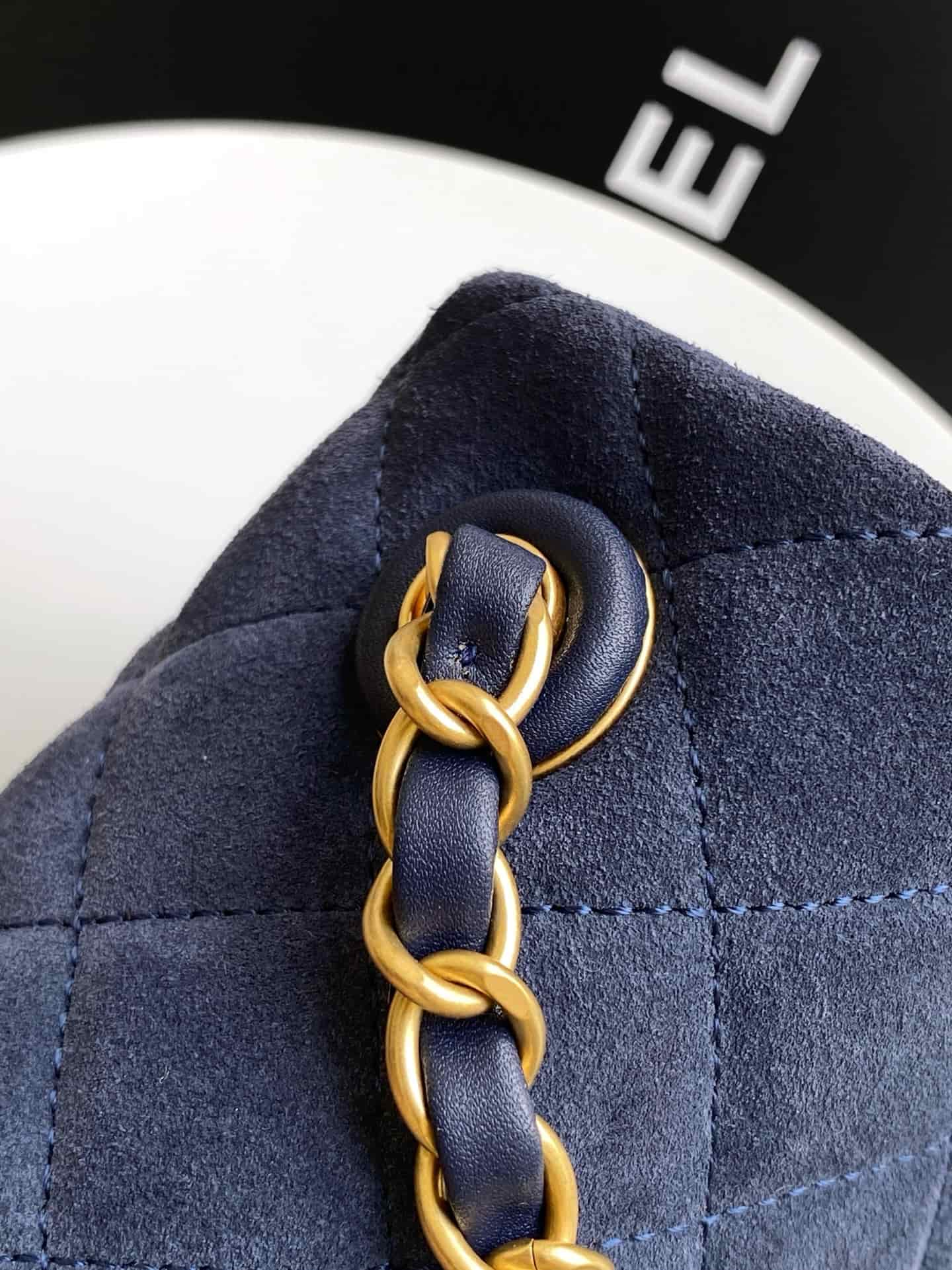 Chanel Classic Flap bag in Navy Blue Suede & Gold-Tone Metal AS5989 A